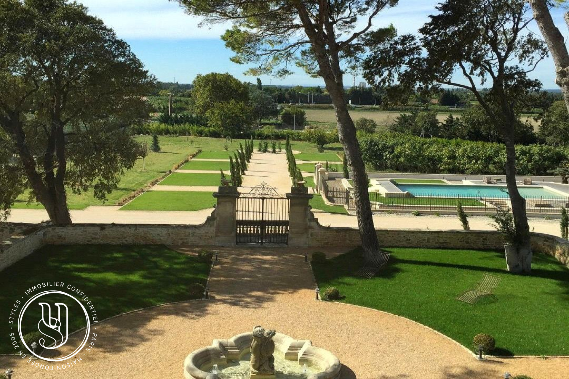 Saint-Rémy-de-Provence - nearby, a superb country house with a preserved character - image 3
