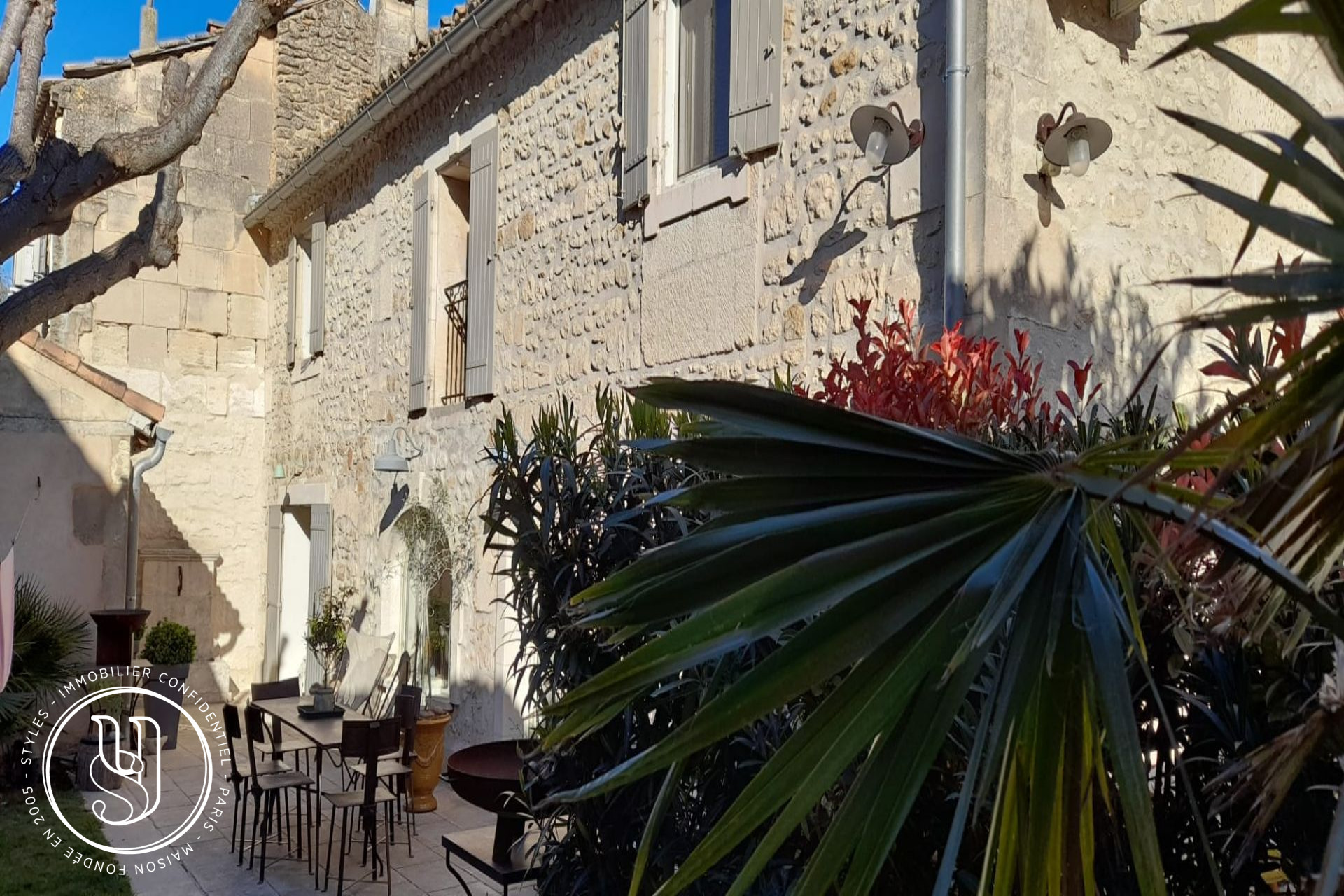Saint-Rémy-de-Provence - proche, village prisé, une maison de village au cachet rare - image 9