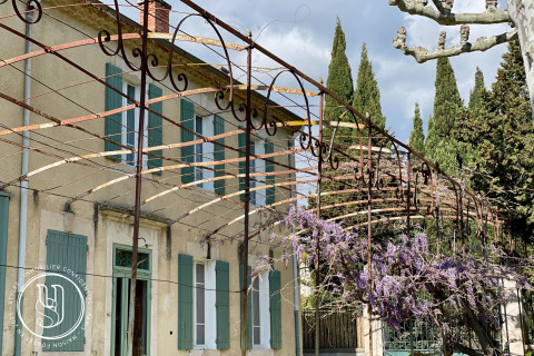 Saint-Rémy-de-Provence - proche, un mas au cachet fou, à rénover - image 1