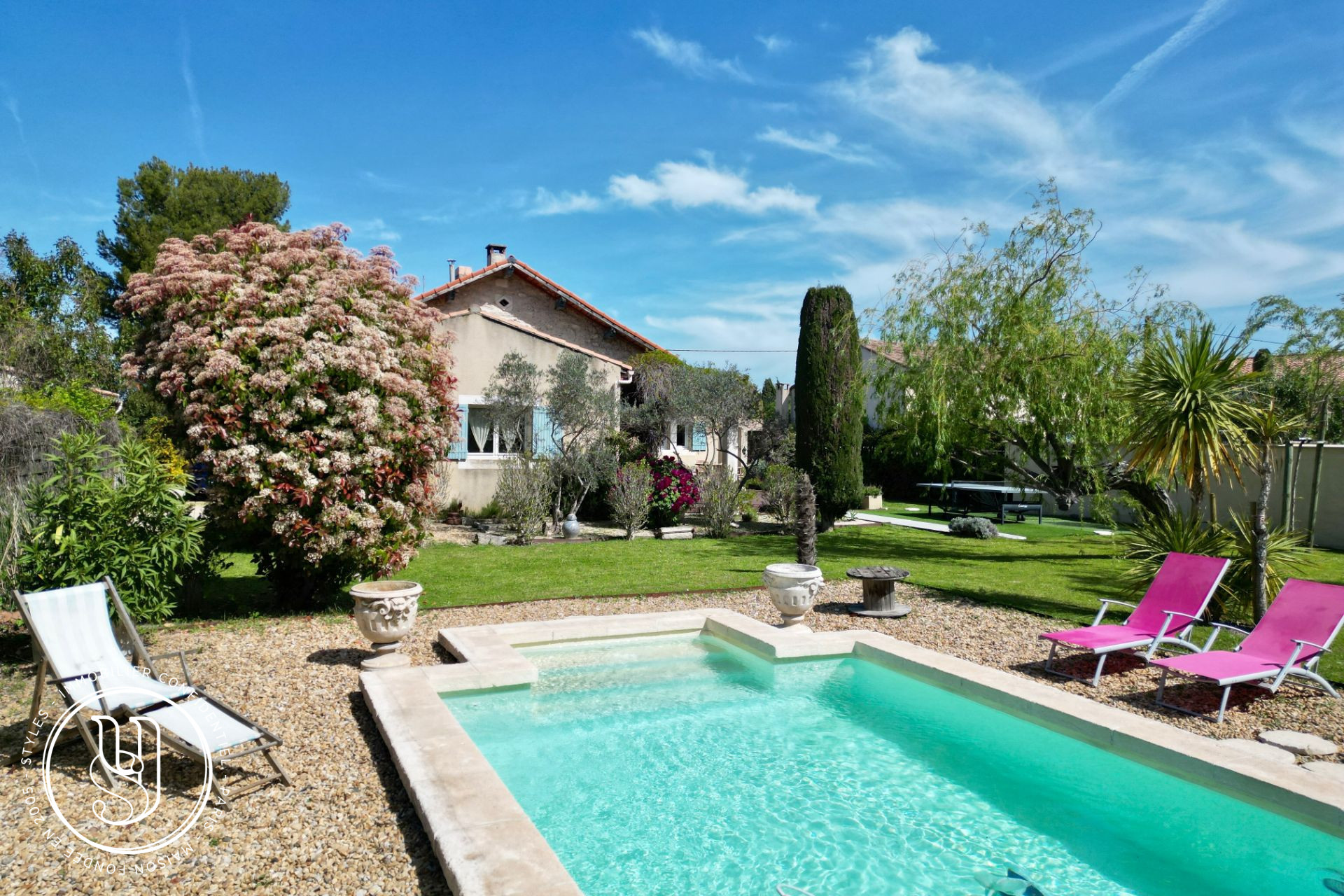Saint-Rémy-de-Provence - centre on foot, a superb 50s house with its garden - image 2