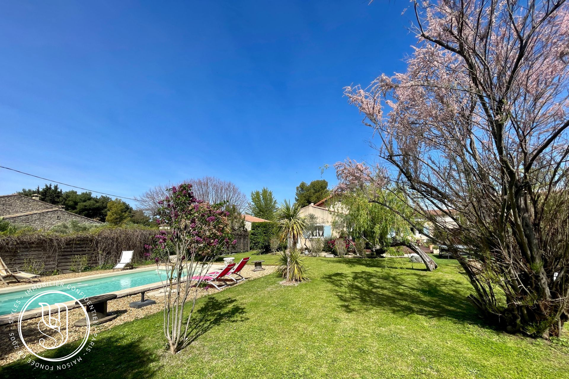 Saint-Rémy-de-Provence - centre on foot, a superb 50s house with its garden - image 9