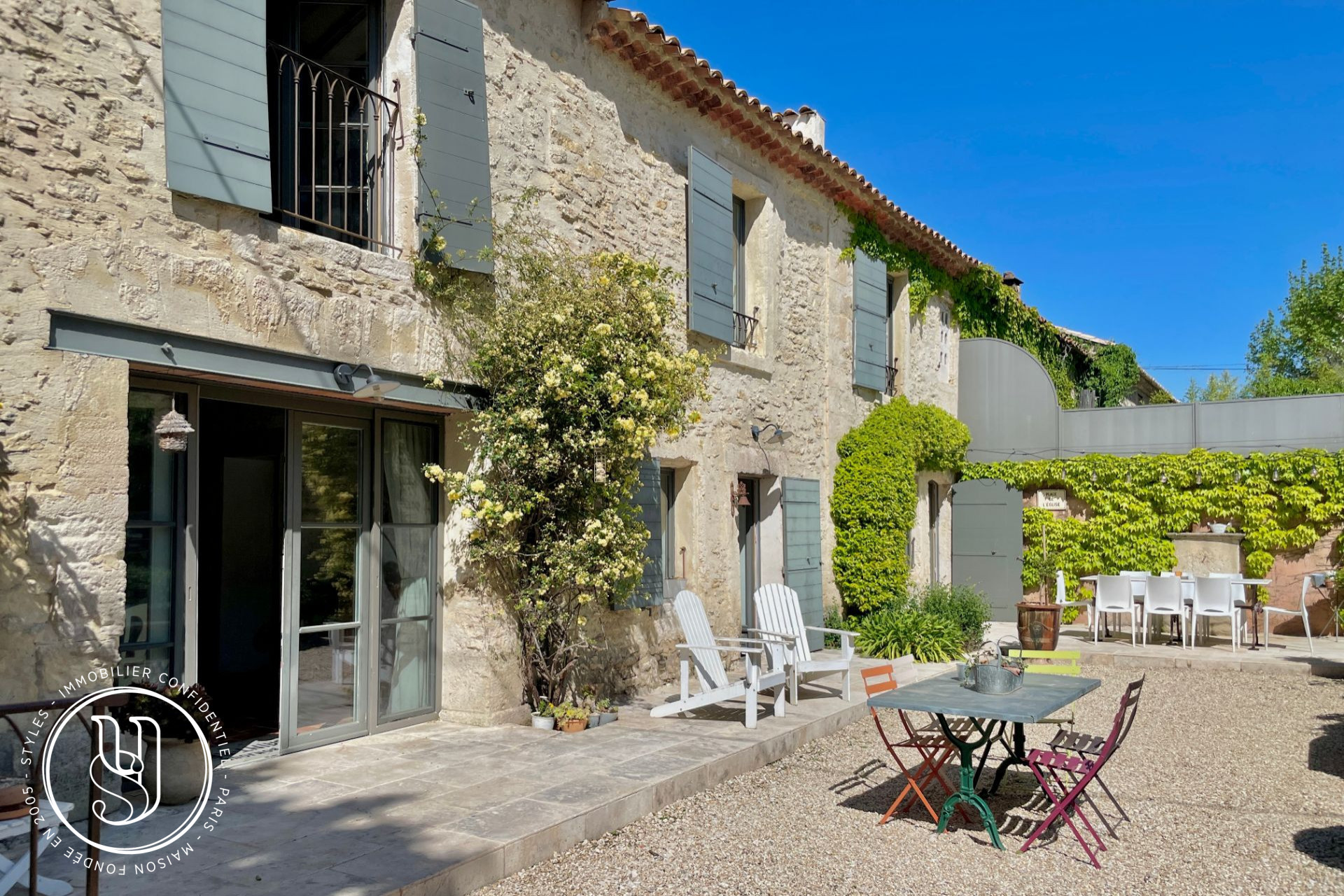 Saint-Rémy-de-Provence - near the center, a charming farmhouse, quiet, confidential are - image 6