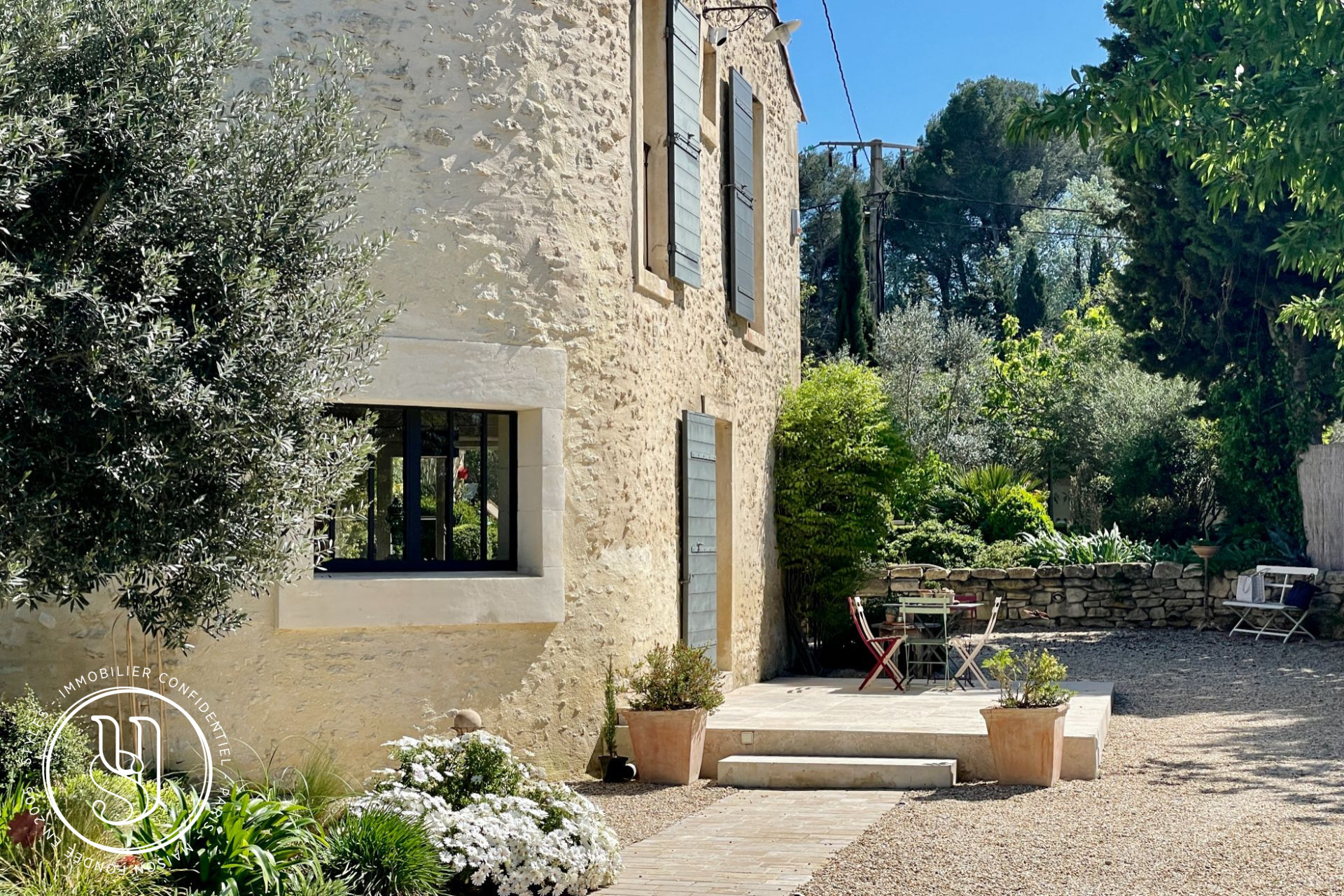 Saint-Rémy-de-Provence - near the center, a charming farmhouse, quiet, confidential are - image 12