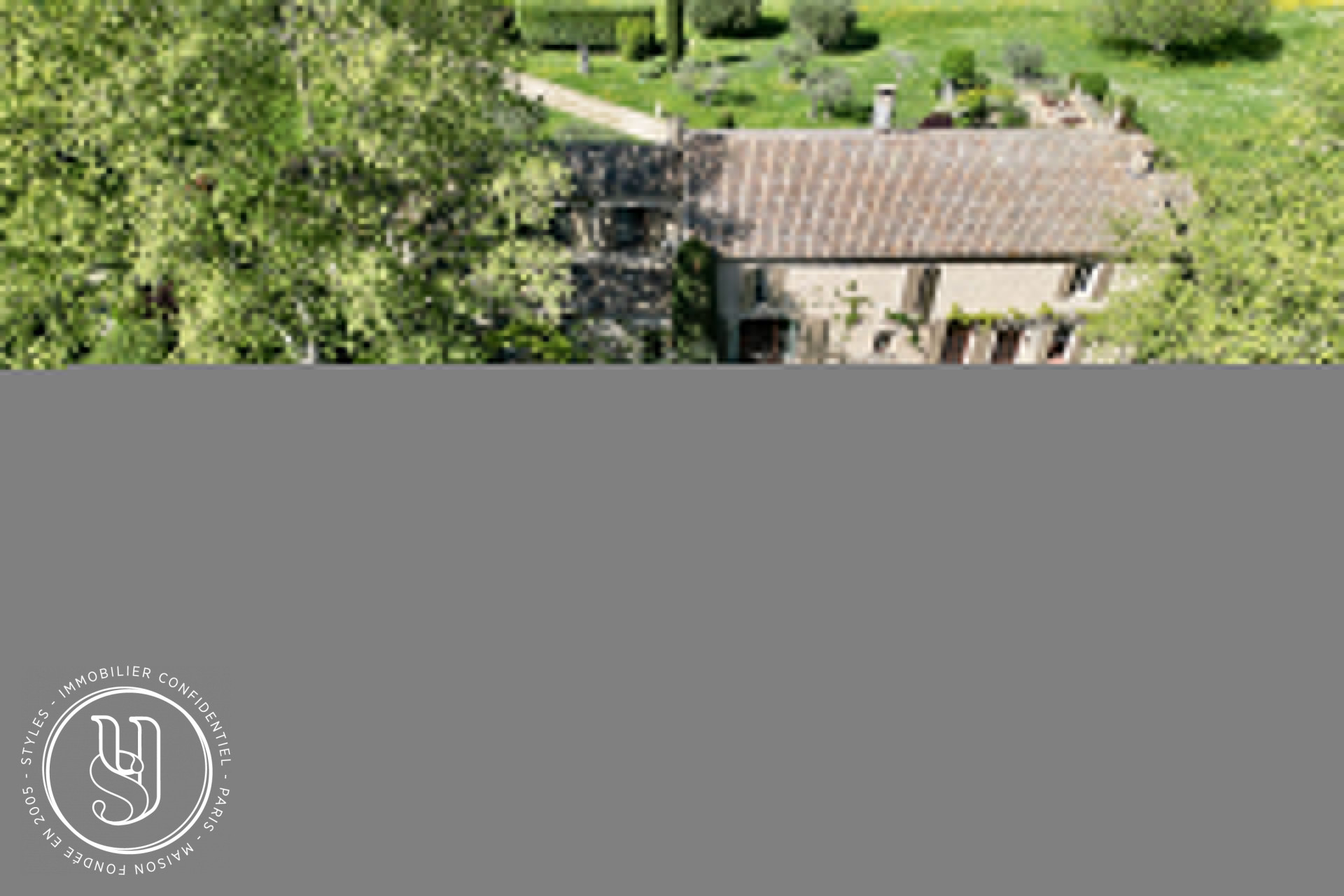 Eygalières - near the center of the village, so quiet, Alpilles views - image 3