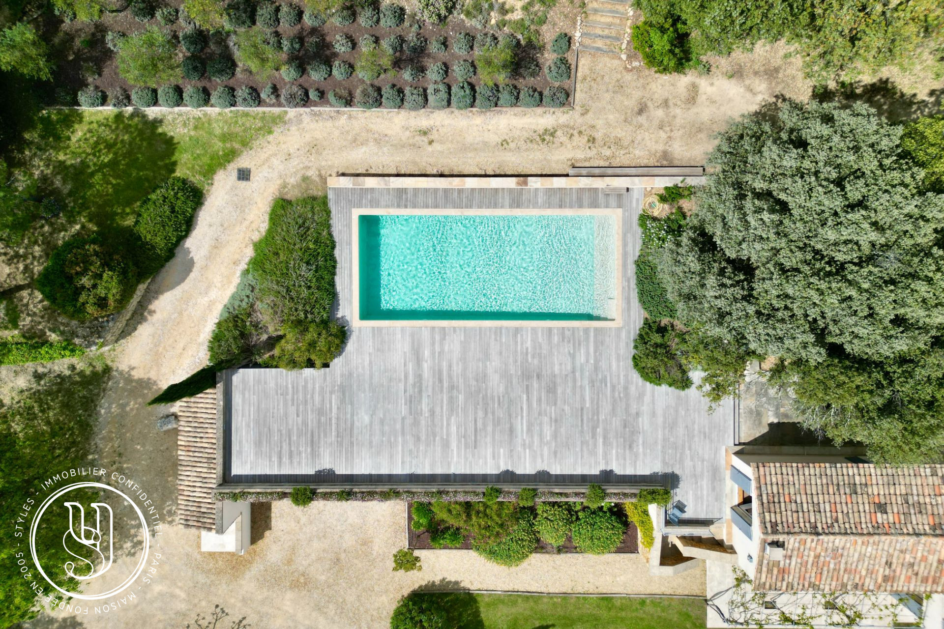 Uzès - nearby - an old house with perfect renovation, in the greenery - image 12