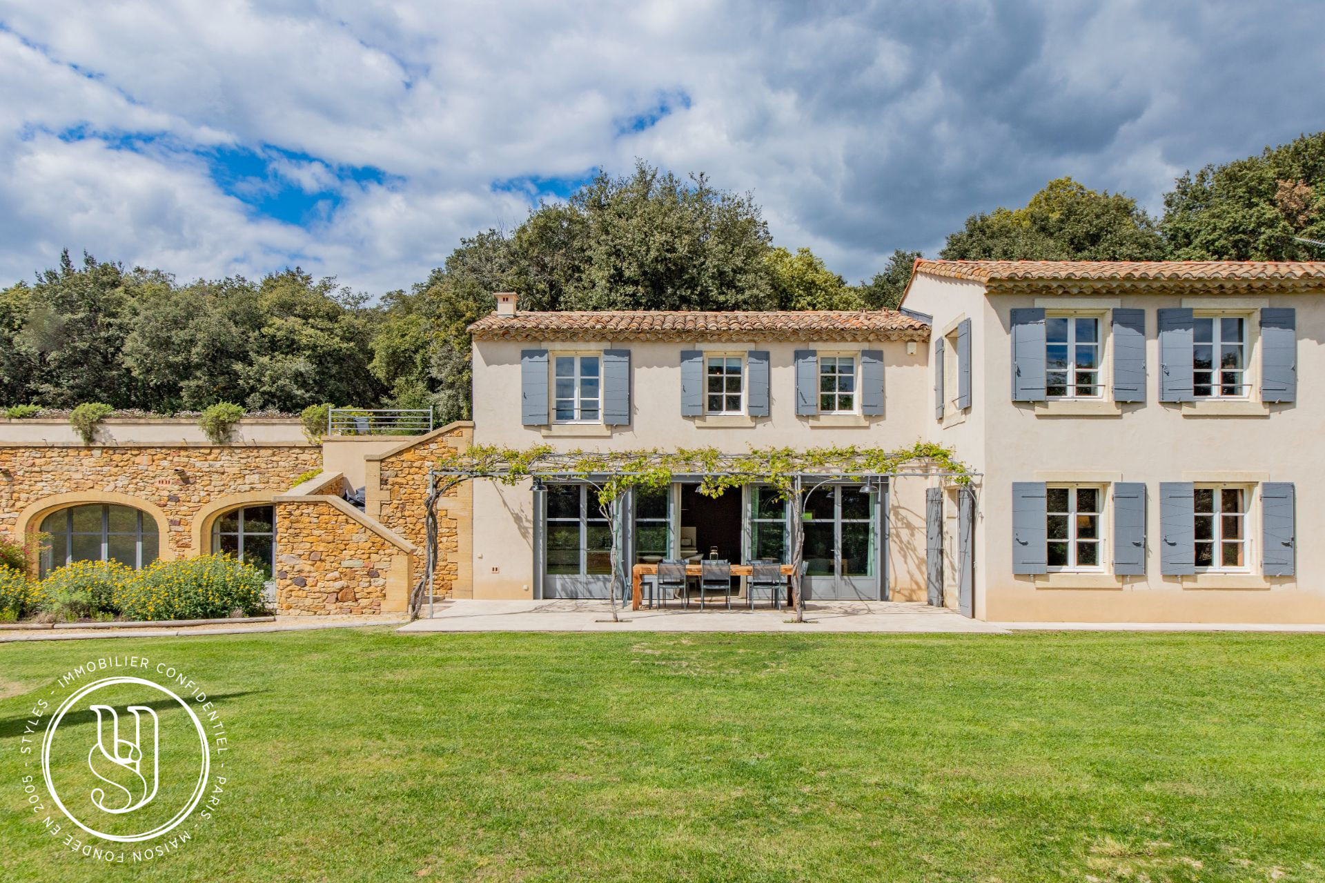 Uzès - nearby - an old house with perfect renovation, in the greenery - image 9