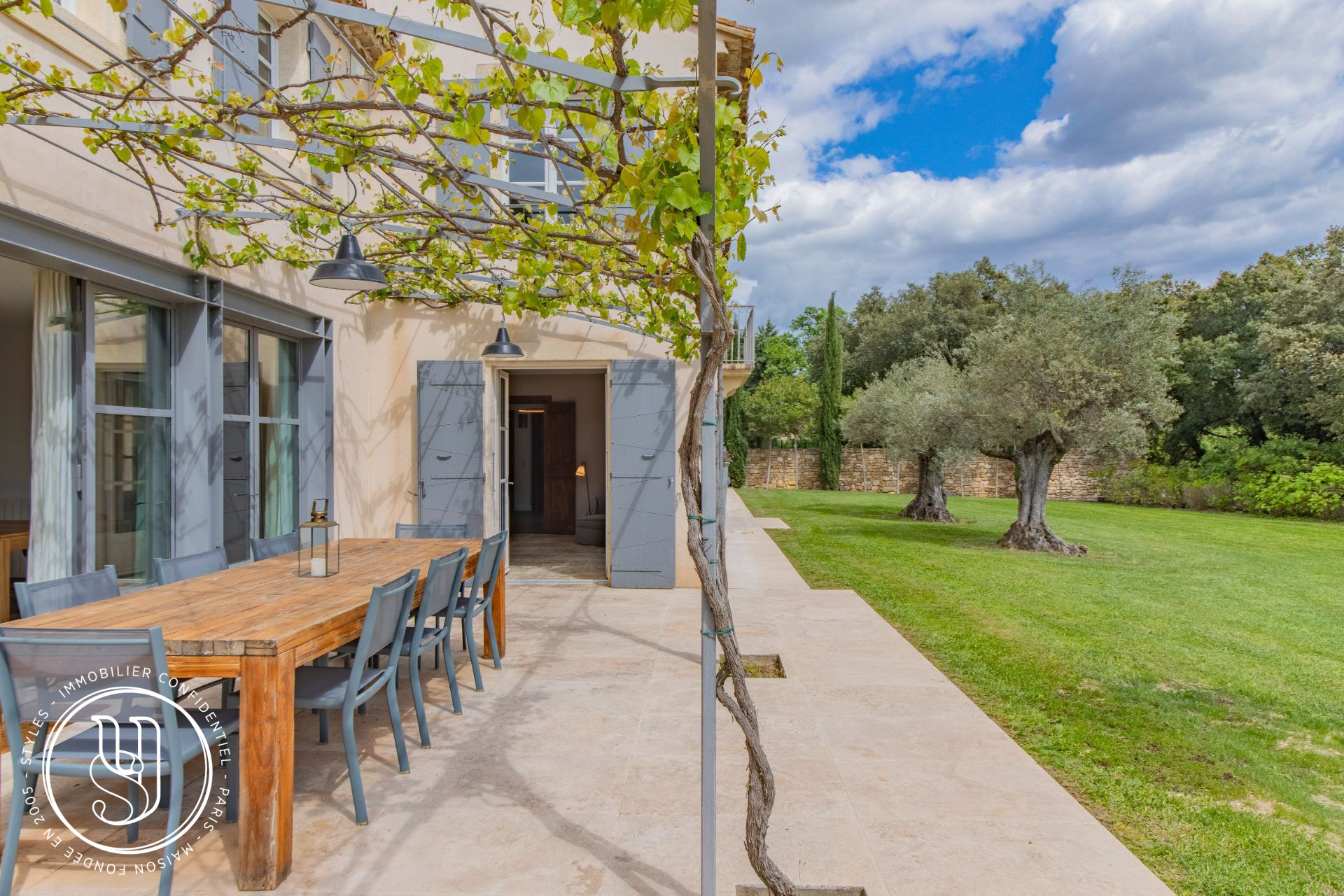 Uzès - nearby - an old house with perfect renovation, in the greenery - image 10