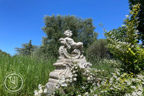 Uzès - An exceptional castle on the outskirts of Uzès ... - image 1