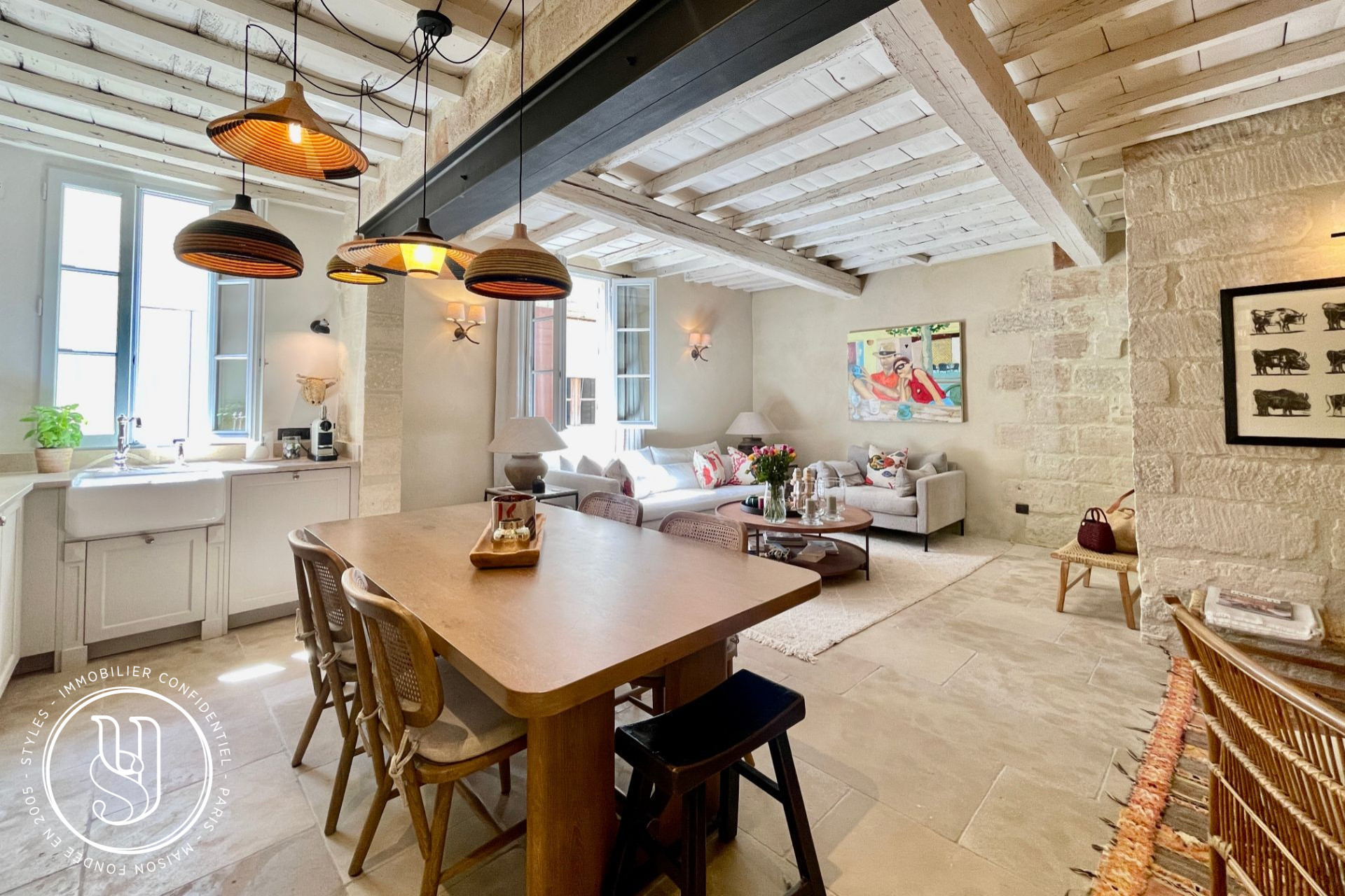 Uzès - Place aux Herbes à pied, une rénovation de grande qualité - image 3