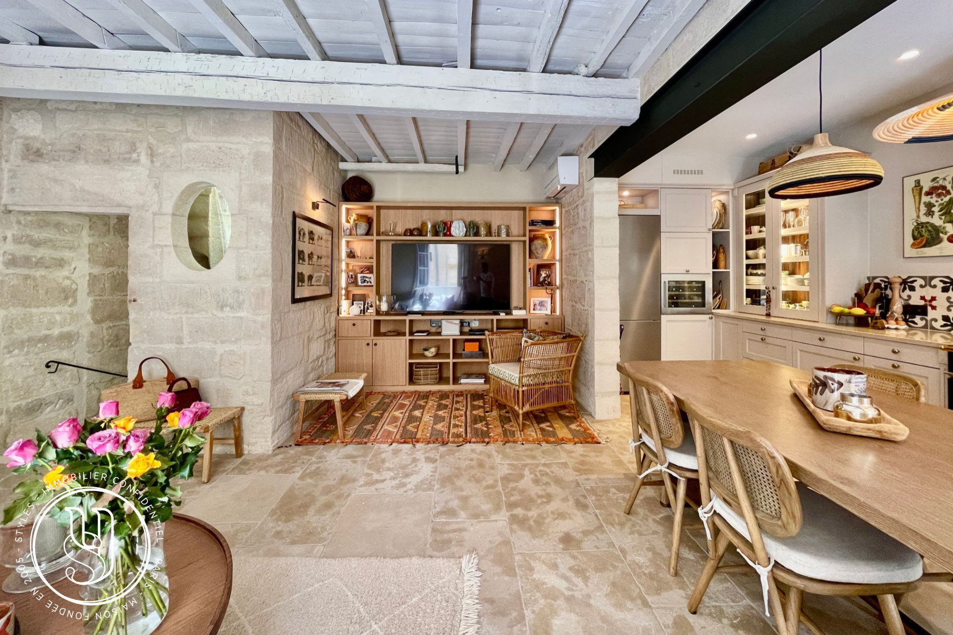 Uzès - Place aux Herbes à pied, une rénovation de grande qualité - image 8
