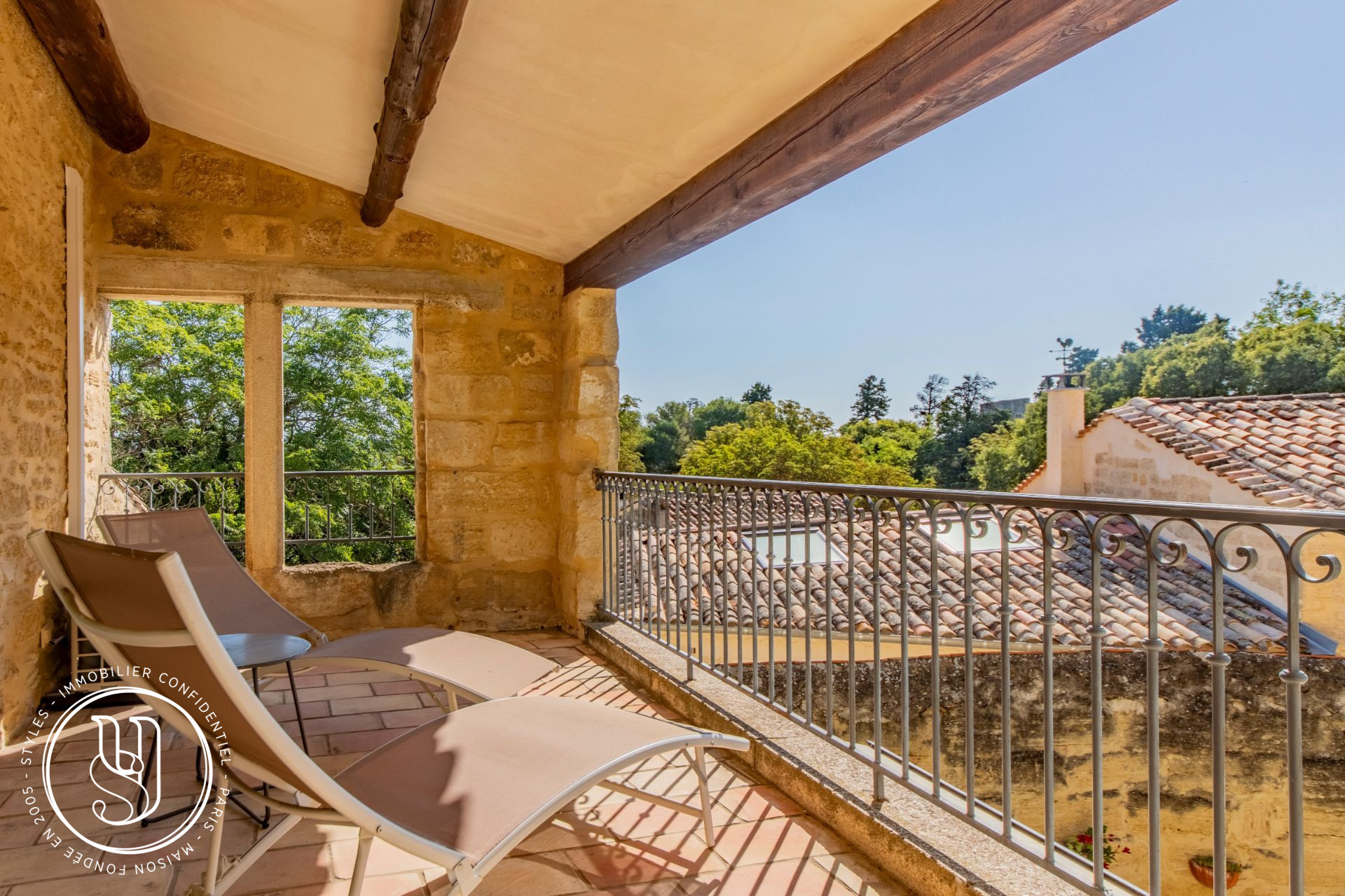 Uzès - proche, dans un village prisé, une superbe maison de caractère - image 17