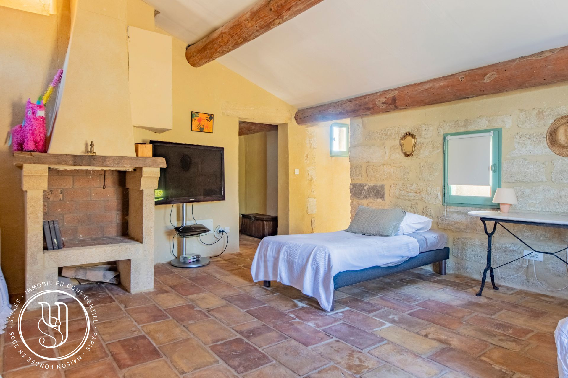 Uzès - proche, dans un village prisé, une superbe maison de caractère - image 20