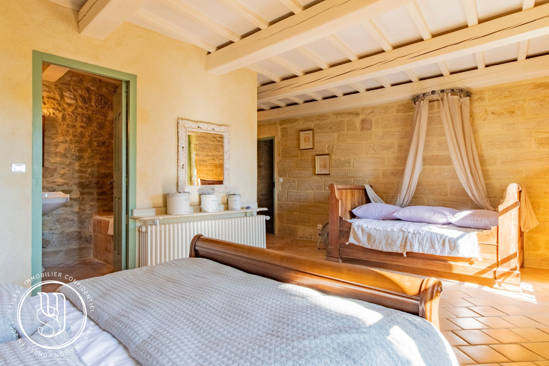 Uzès - proche, dans un village prisé, une superbe maison de caractère - image 15