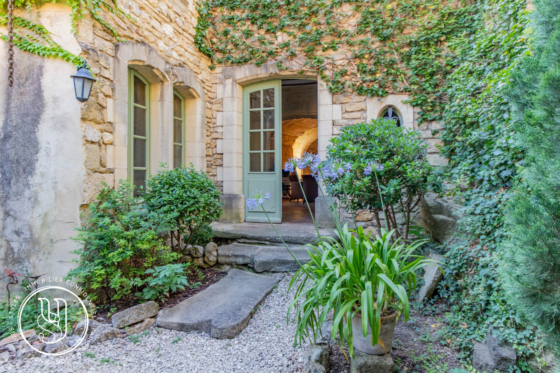 Uzès - proche, dans un village prisé, une superbe maison de caractère - image 14