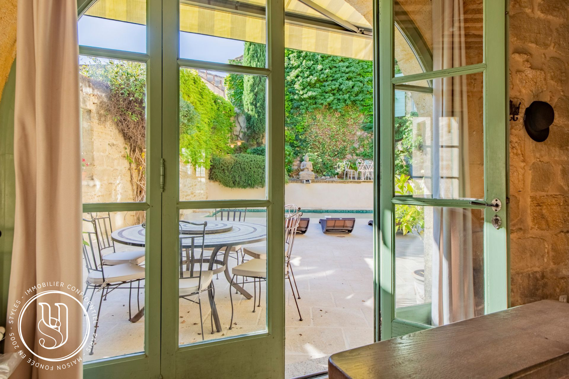 Uzès - proche, dans un village prisé, une superbe maison de caractère - image 10