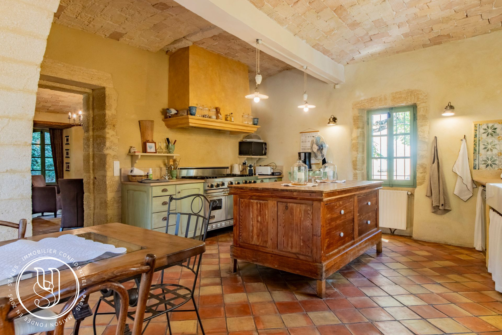Uzès - proche, dans un village prisé, une superbe maison de caractère - image 7