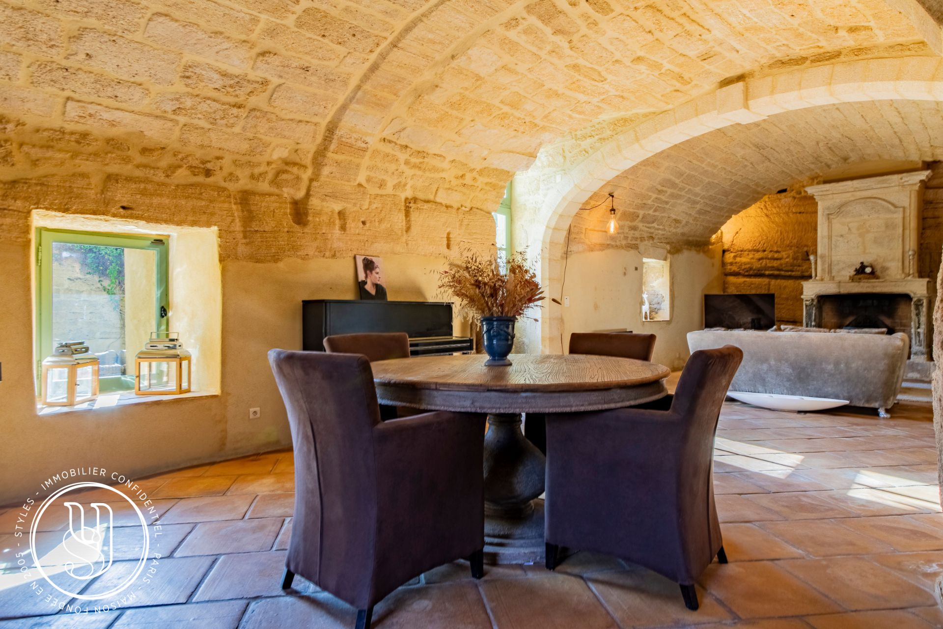 Uzès - proche, dans un village prisé, une superbe maison de caractère - image 2