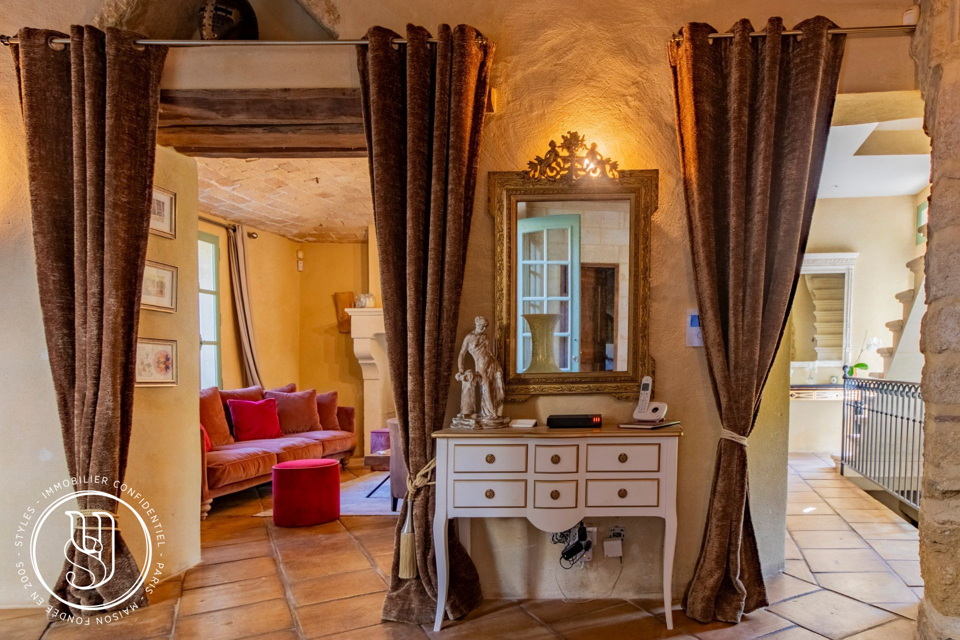 Uzès - proche, dans un village prisé, une superbe maison de caractère - image 13