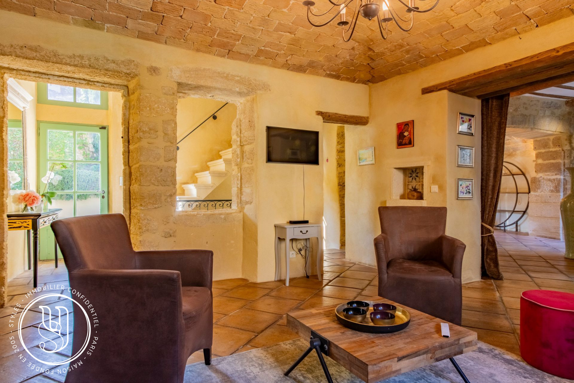 Uzès - proche, dans un village prisé, une superbe maison de caractère - image 6