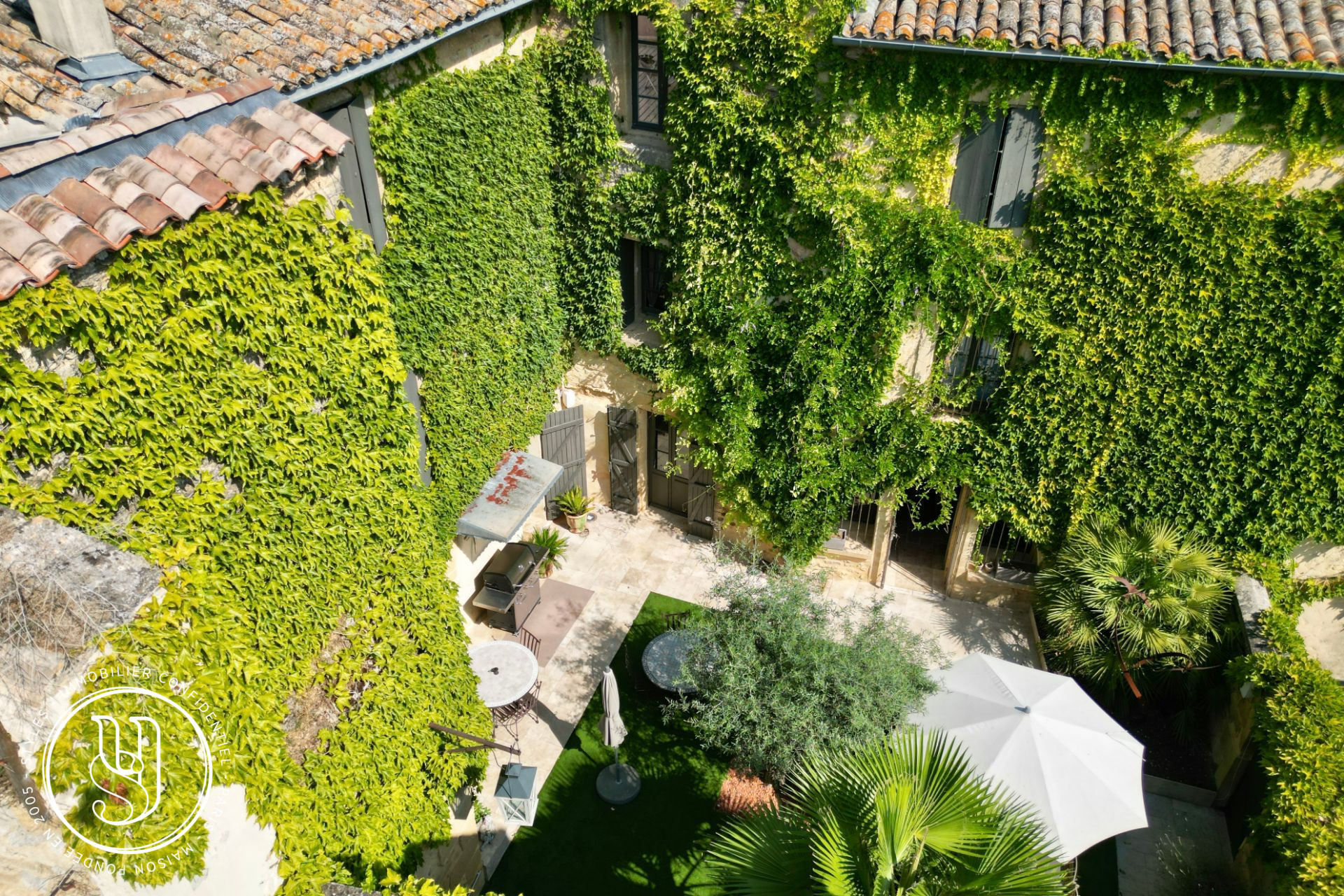 Uzès - nearby, in a lively village, superb townhouse - image 20