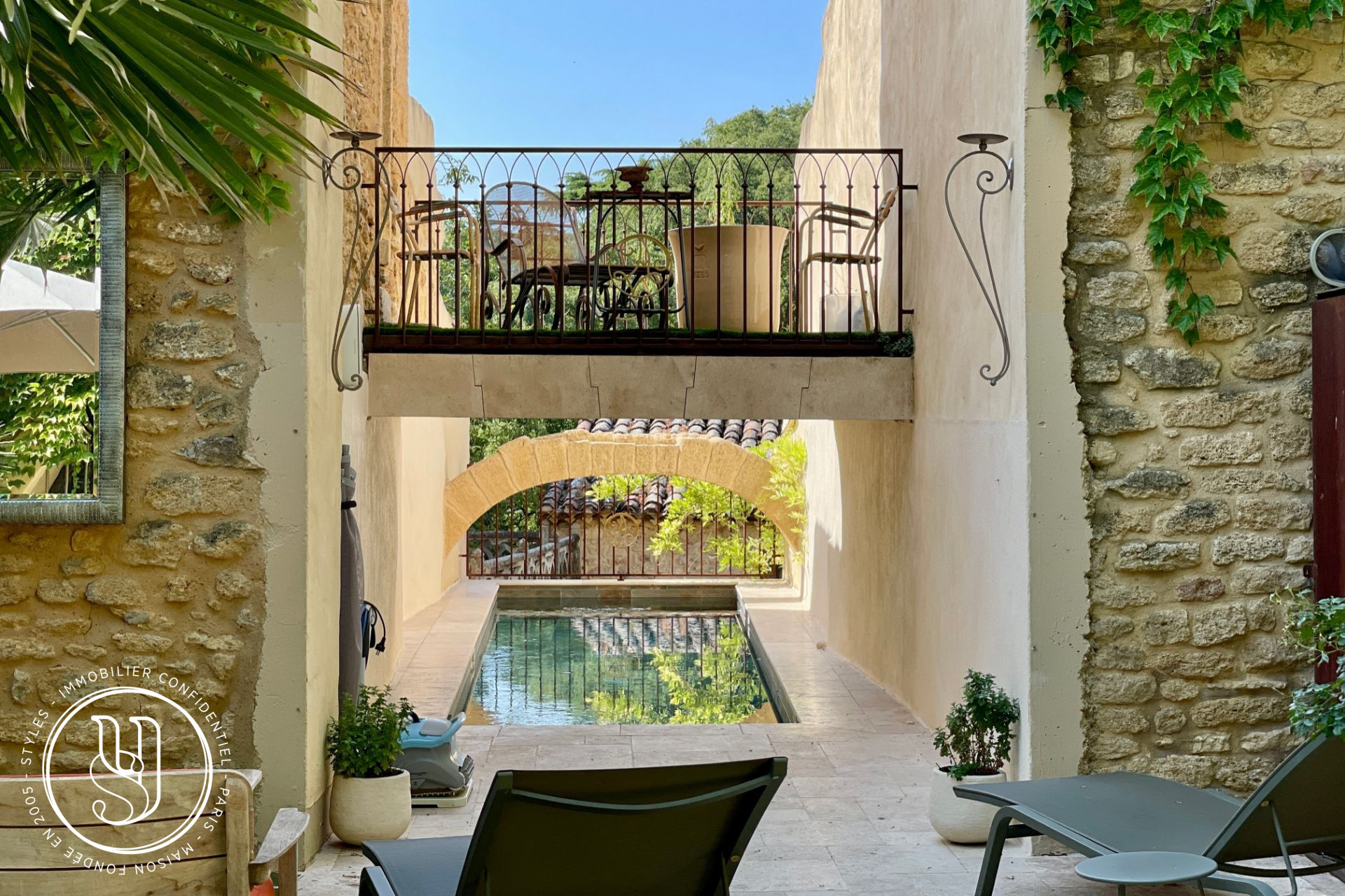 Uzès - nearby, in a lively village, superb townhouse - image 9