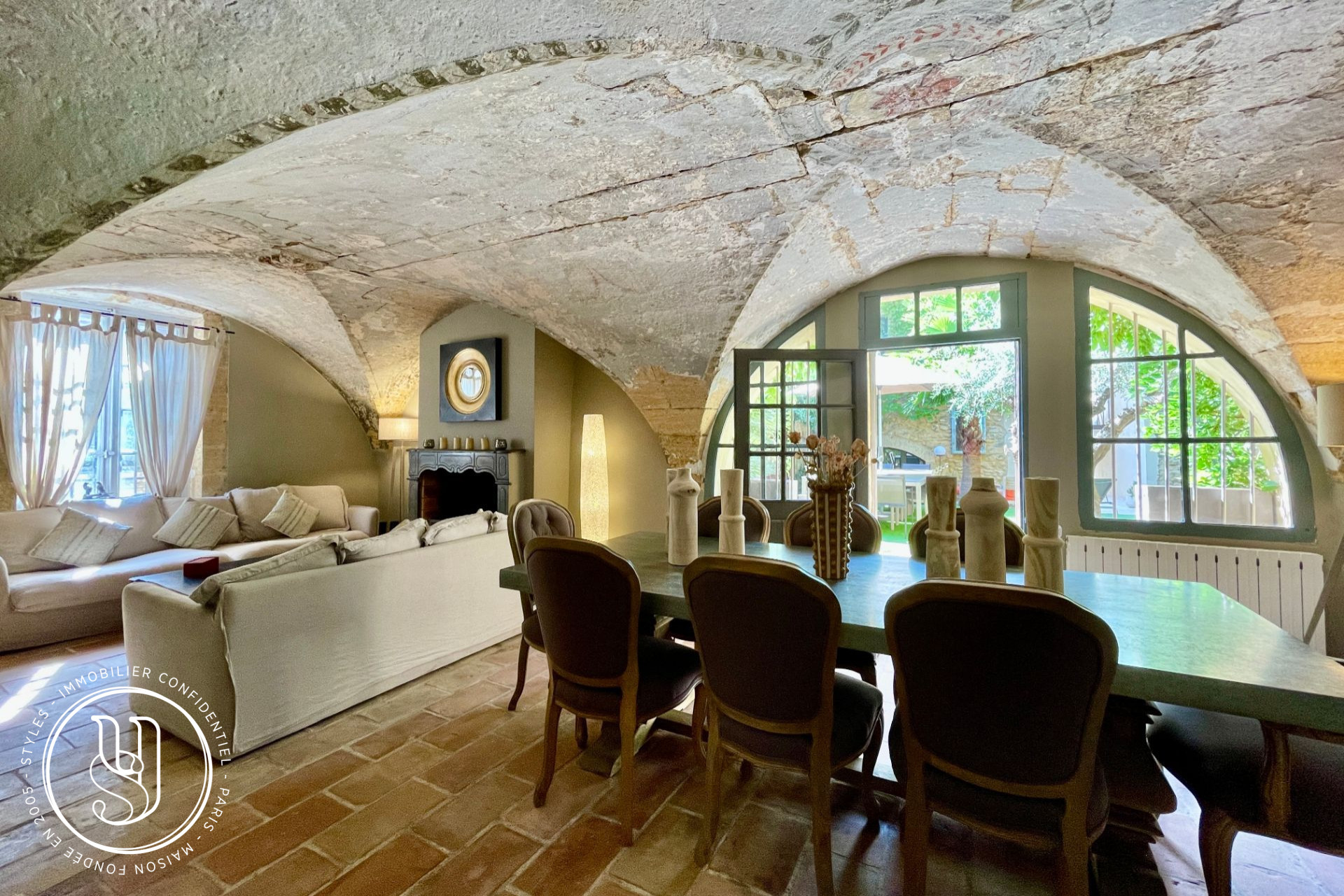 Uzès - nearby, in a lively village, superb townhouse - image 3