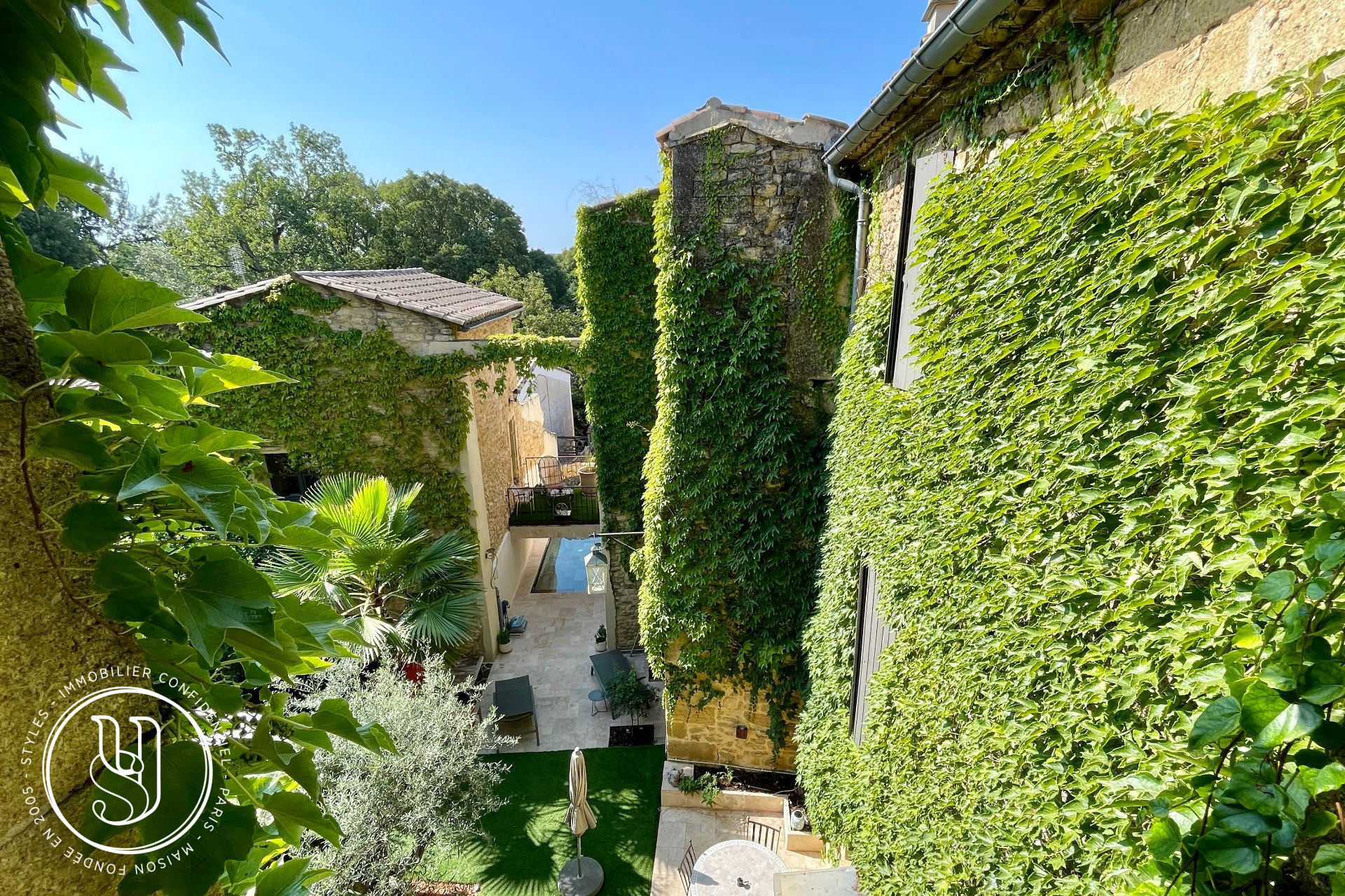 Uzès - nearby, in a lively village, superb townhouse - image 7