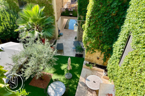 Uzès - nearby, in a lively village, superb townhouse - image 1