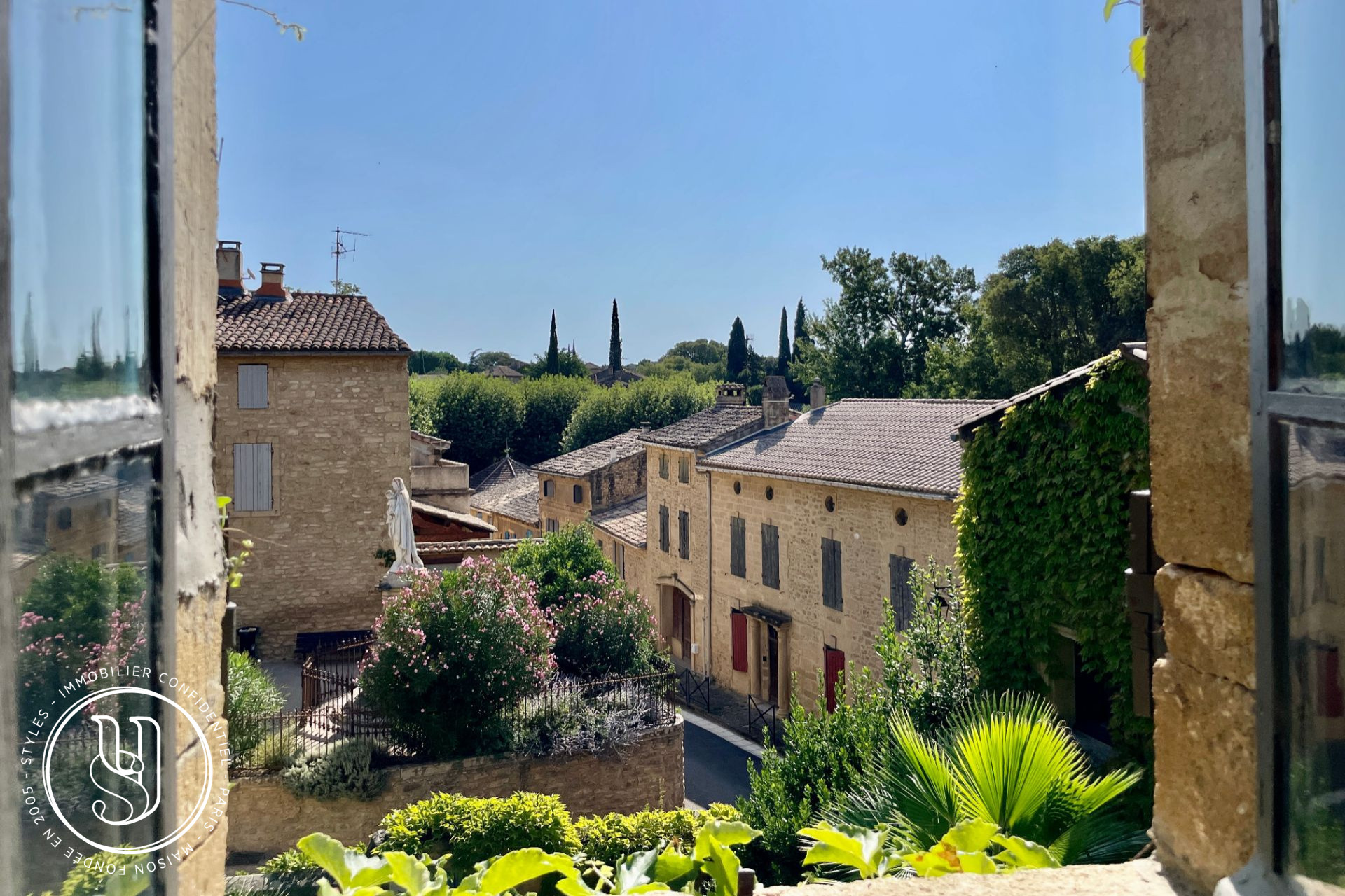 Uzès - nearby, in a lively village, superb townhouse - image 16