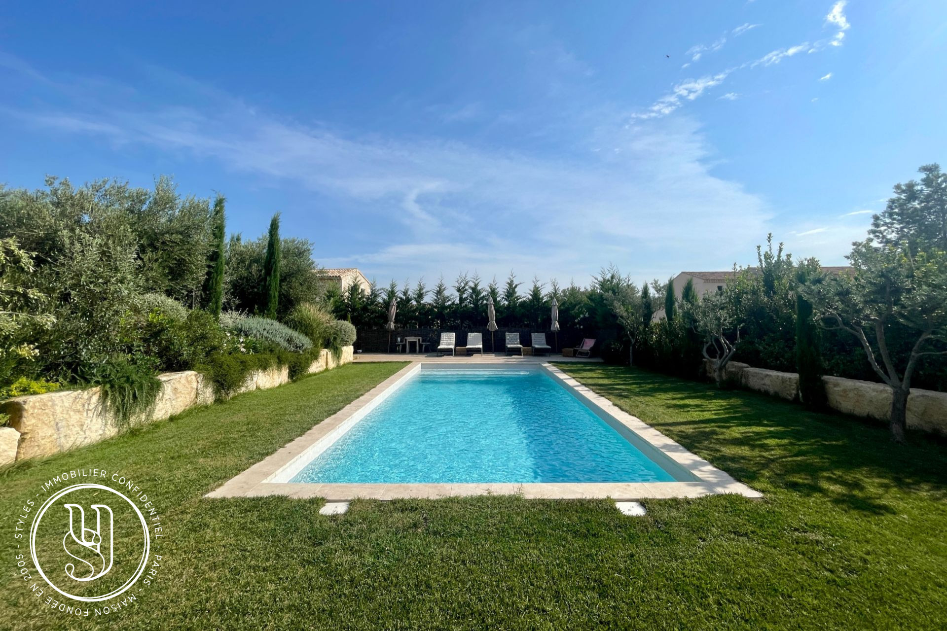 Saint Rémy de provence - close to the village center of Maussane, a quiet property with - image 9