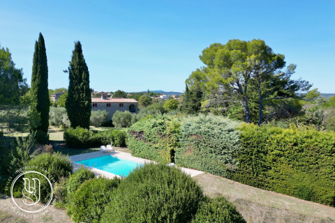 Uzès - 10 minutes walk from Place aux Herbes, surrounded by nature - image 1