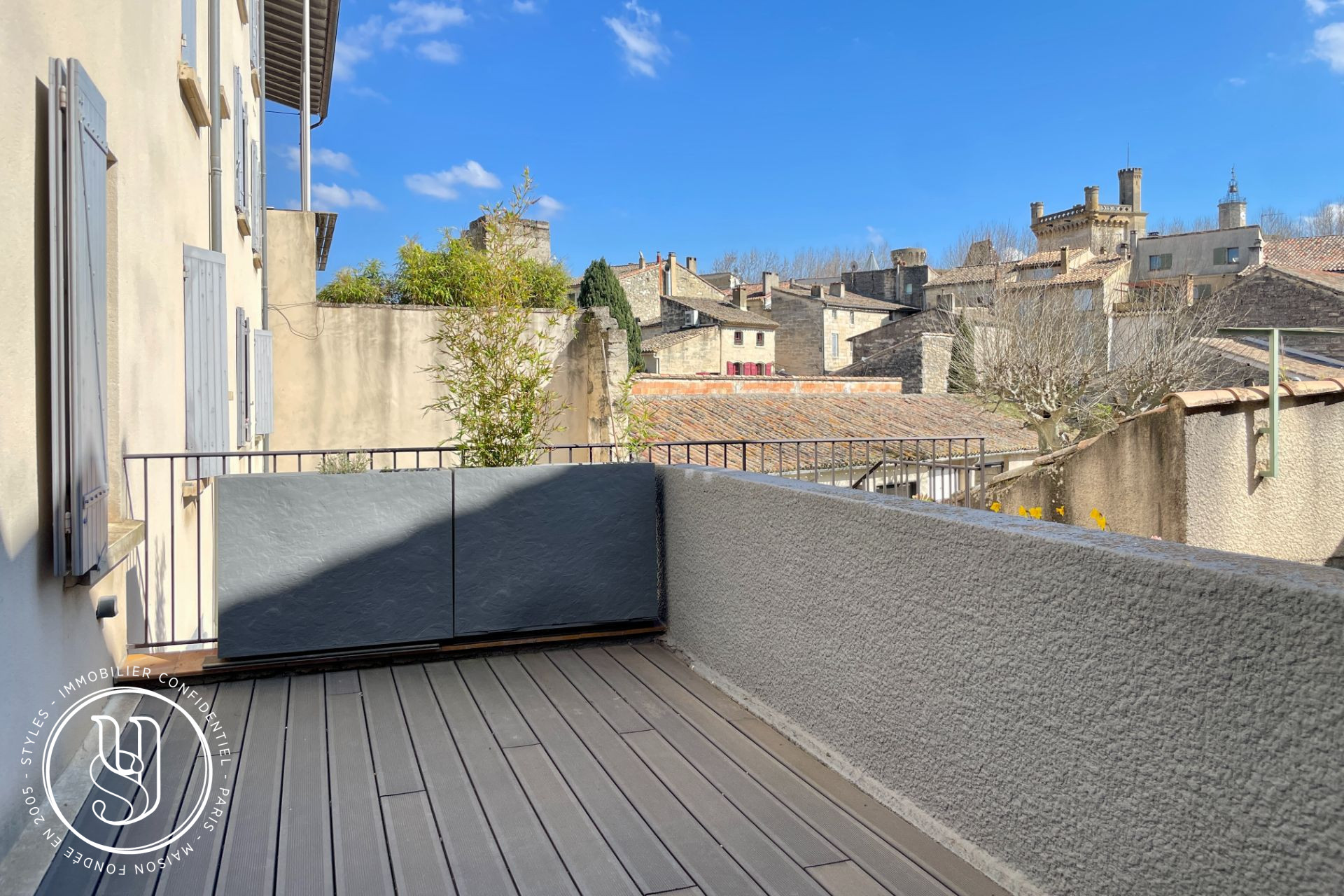 Uzès - historical center, terrace, views and garage - image 1