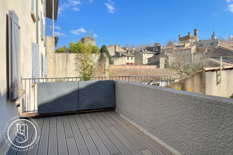 Uzès - historical center, terrace, views and garage - image 1