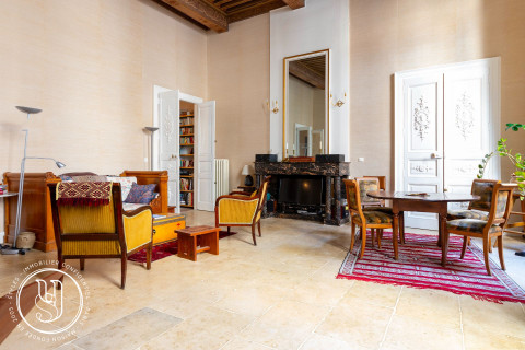 Montpellier - historic centre - in a remarkable private mansion - image 1