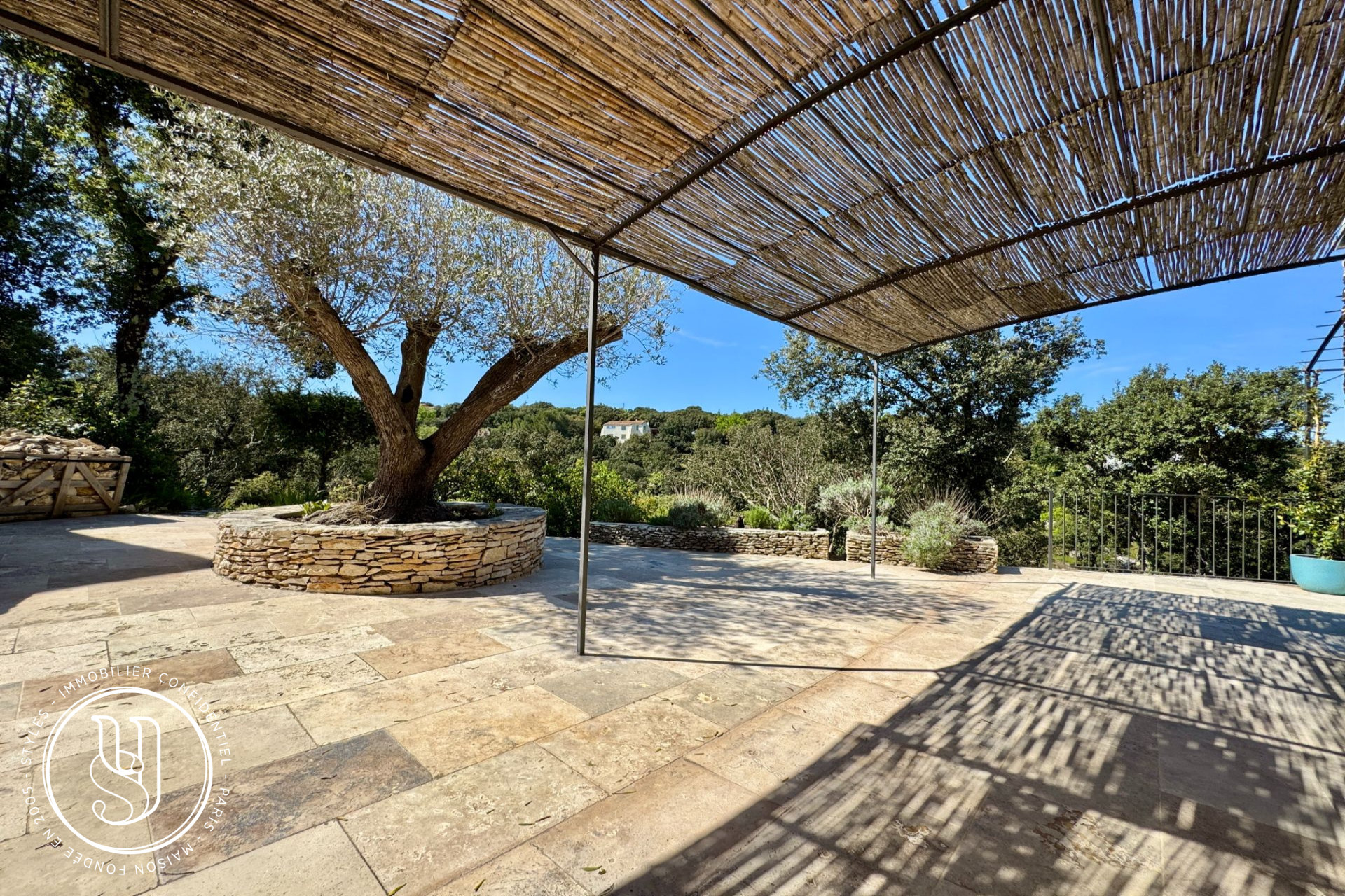 Uzès - proche, du charme et des vues panoramiques - image 3