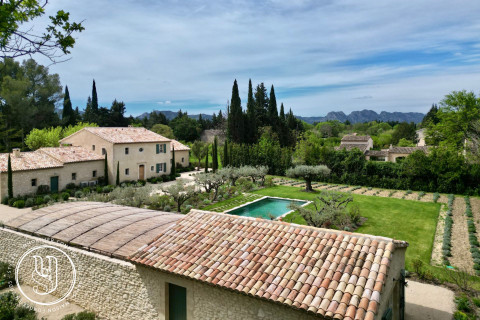 Eygalières - Sumptuous restored farmhouse - image 1