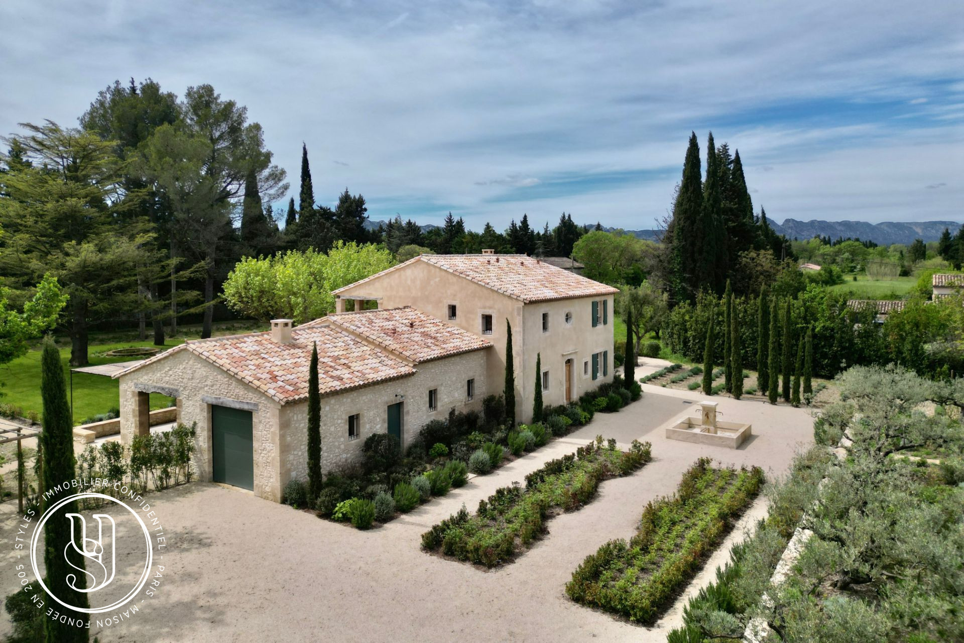 Eygalières - Sumptuous restored farmhouse - image 9