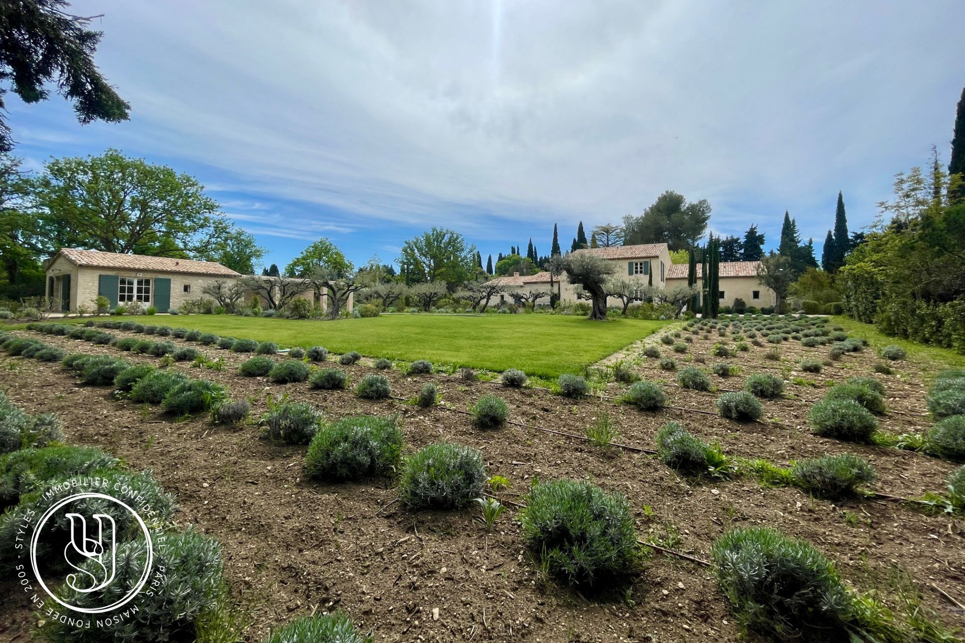 Eygalières - Sumptuous restored farmhouse - image 11