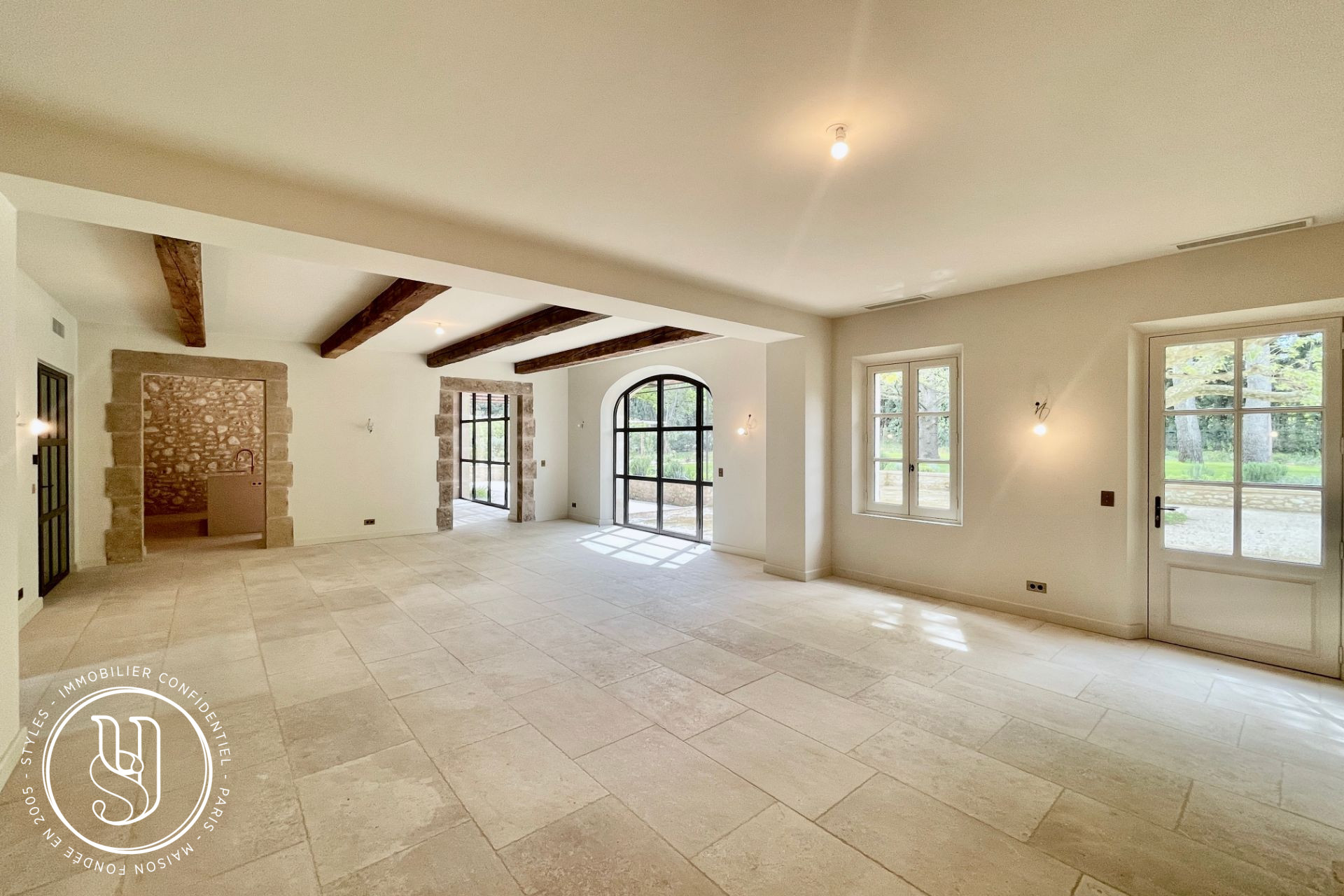 Eygalières - Sumptuous restored farmhouse - image 4
