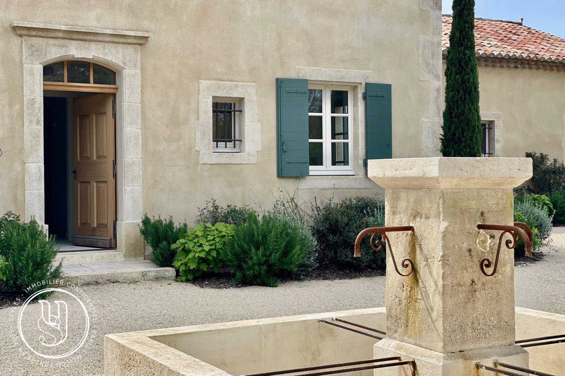 Eygalières - Sumptuous restored farmhouse - image 8