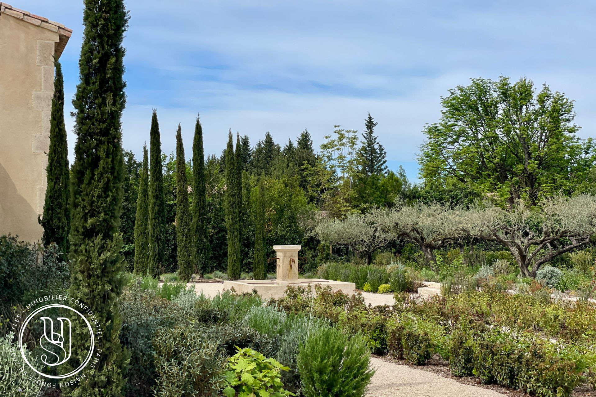 Eygalières - Sumptuous restored farmhouse - image 13