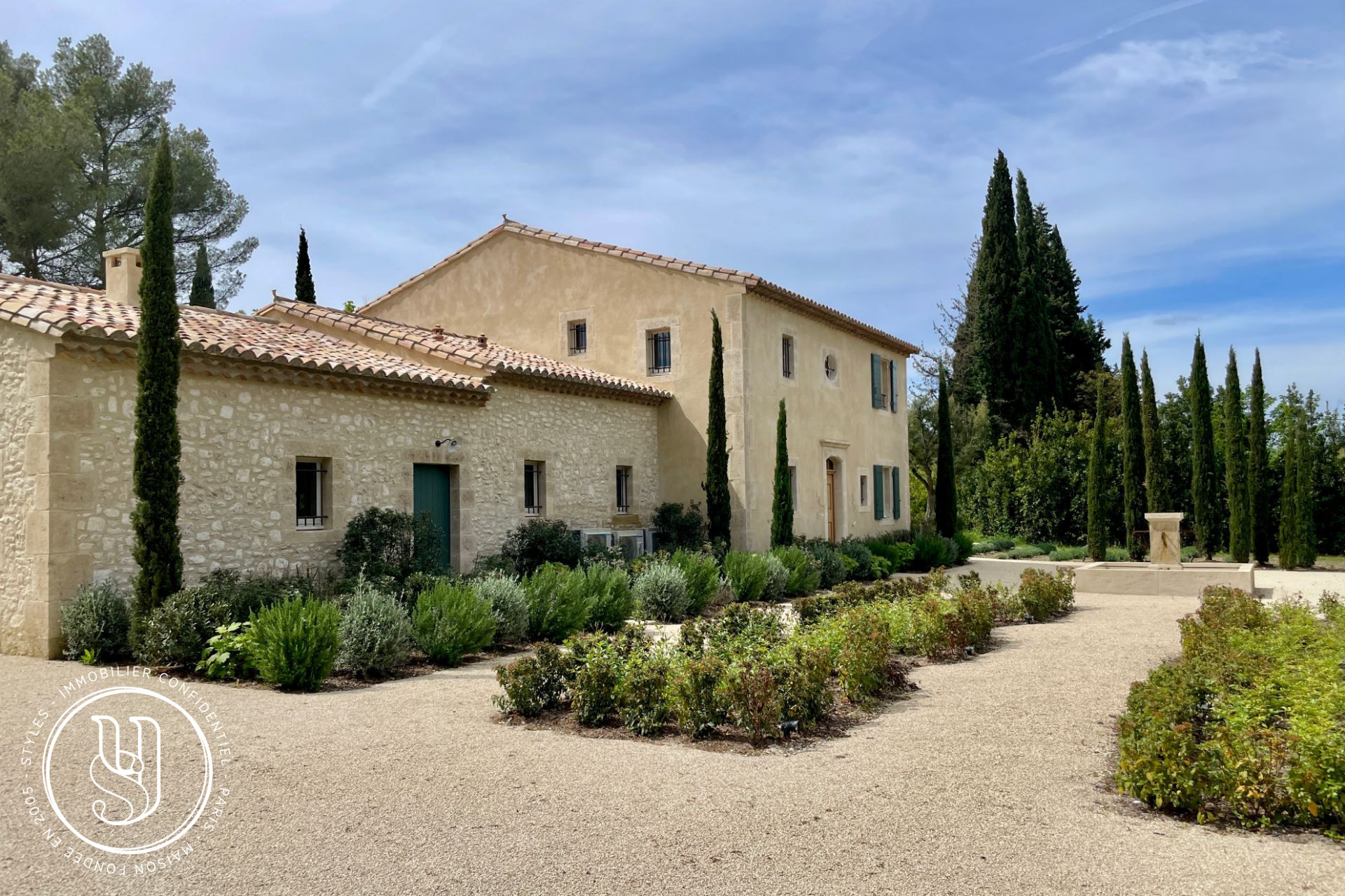 Eygalières - Sumptuous restored farmhouse - image 3