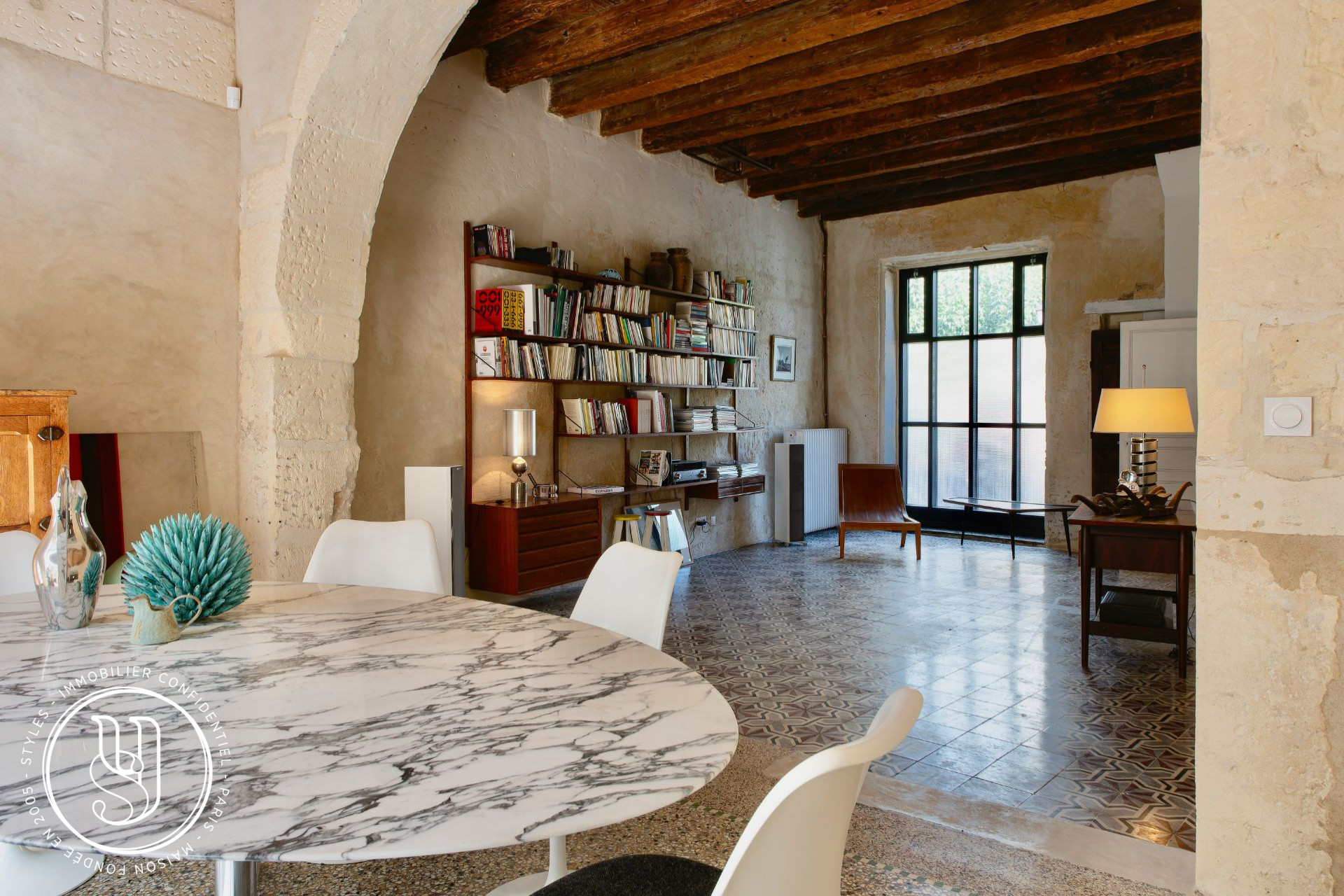 Fontvieille - Au coeur du village, superbe maison en pierre entièrement réno - image 10