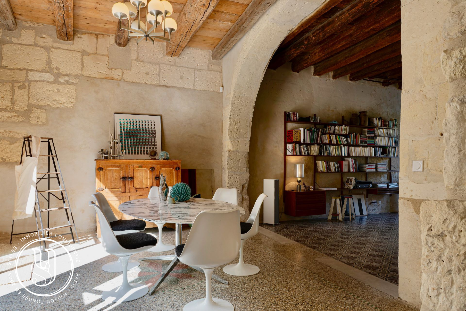 Fontvieille - Au coeur du village, superbe maison en pierre entièrement réno - image 3