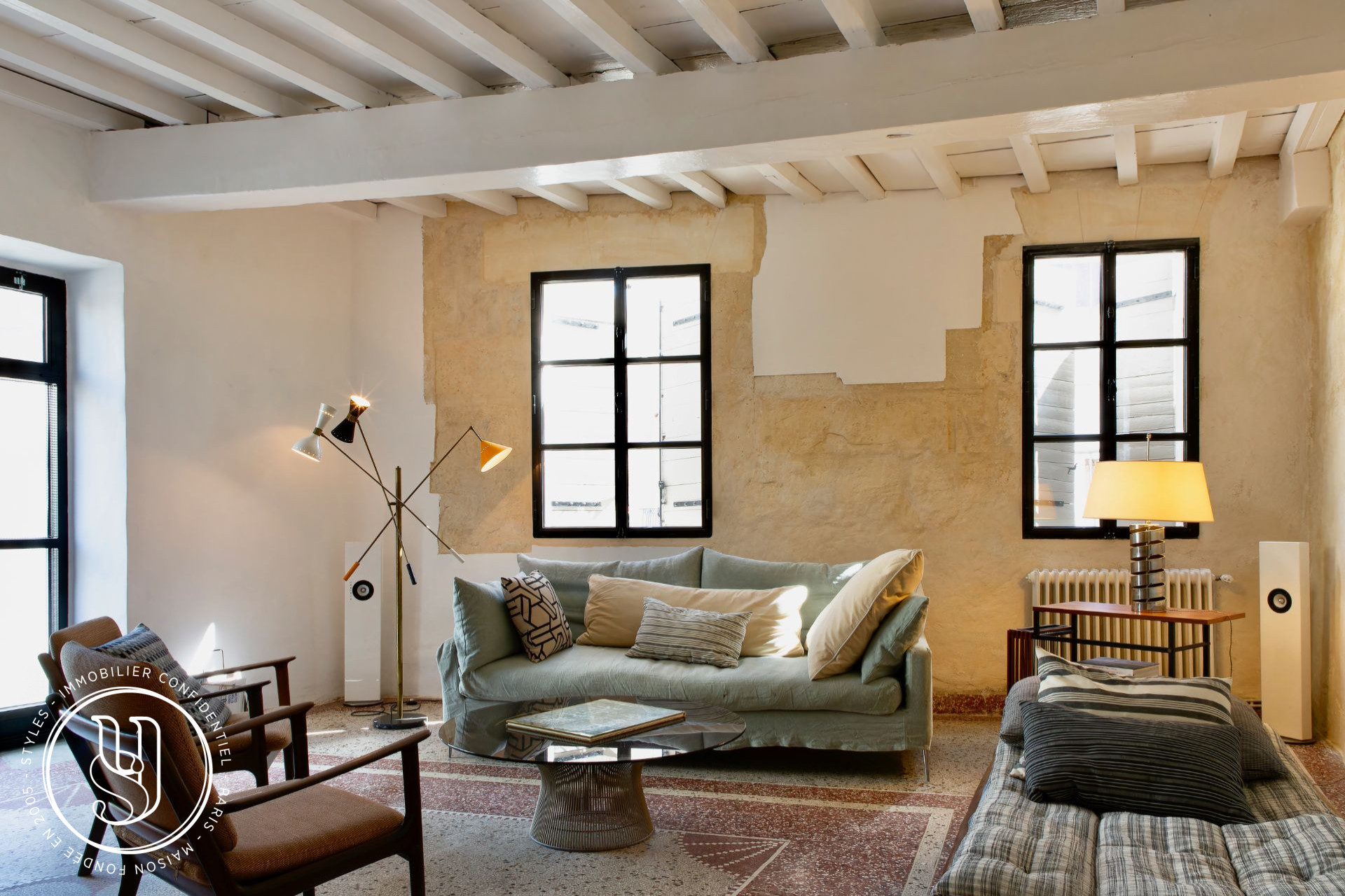 Fontvieille - Au coeur du village, superbe maison en pierre entièrement réno - image 2
