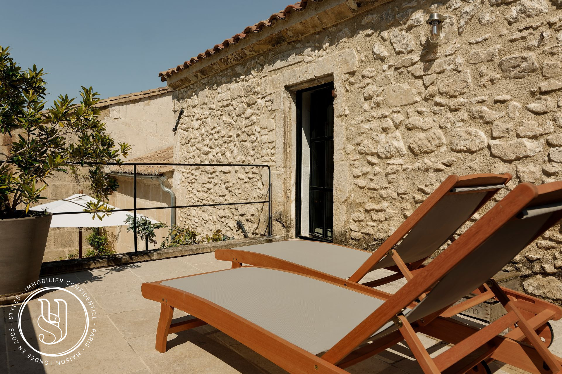 Fontvieille - Au coeur du village, superbe maison en pierre entièrement réno - image 14