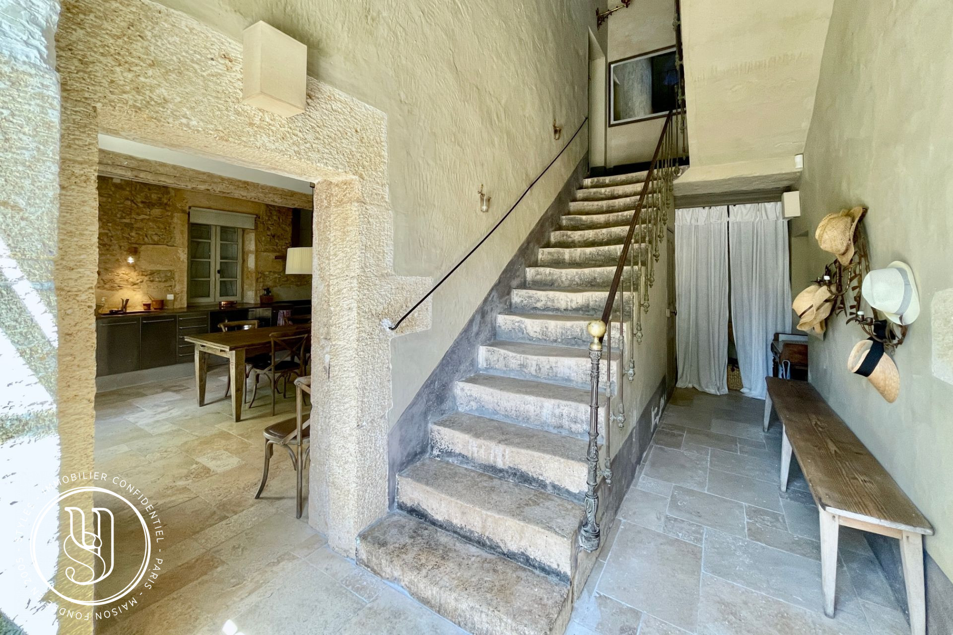 Uzès - proche, une maison avec cachet, restaurée avec gout - image 4