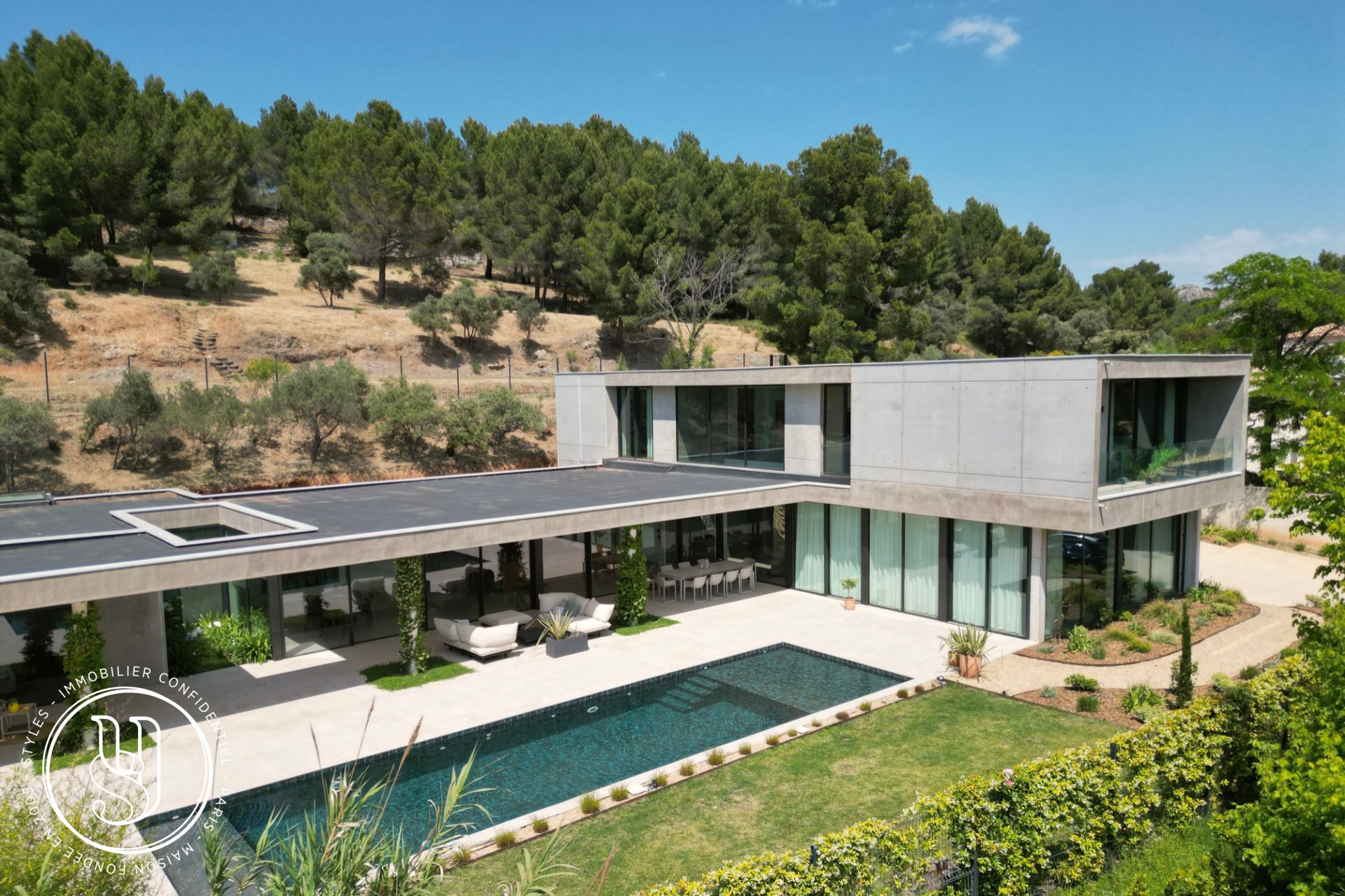 Maussane-les-Alpilles - close to the center on foot, quiet, a concrete/glass vessel - image 19
