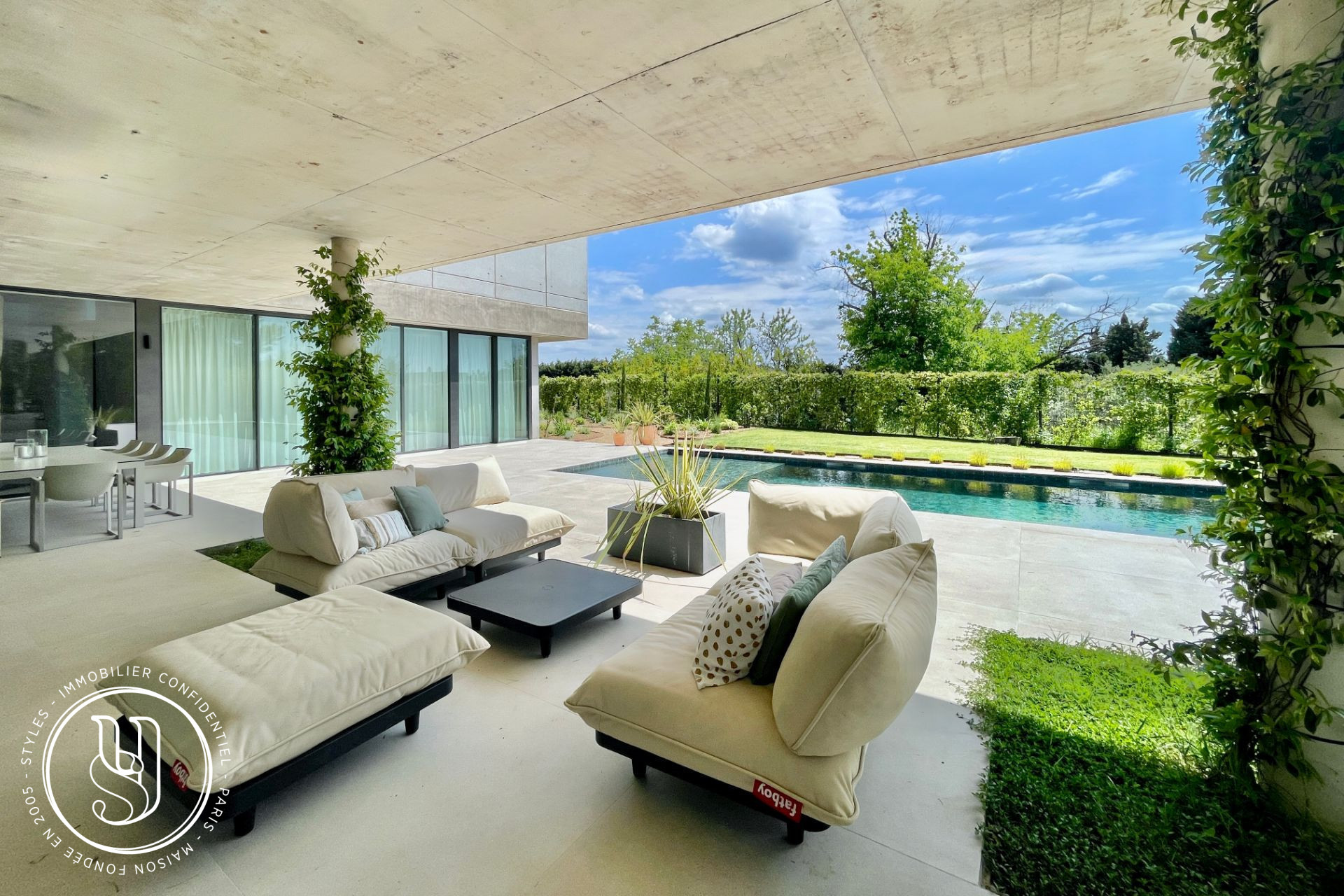 Maussane-les-Alpilles - close to the center on foot, quiet, a concrete/glass vessel - image 5