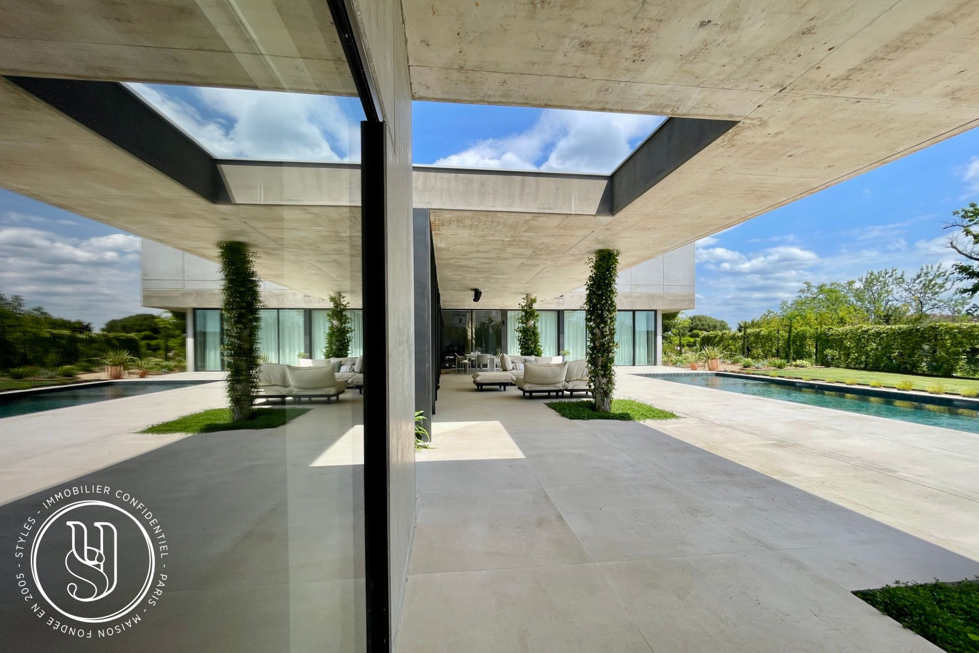 Maussane-les-Alpilles - close to the center on foot, quiet, a concrete/glass vessel - image 7